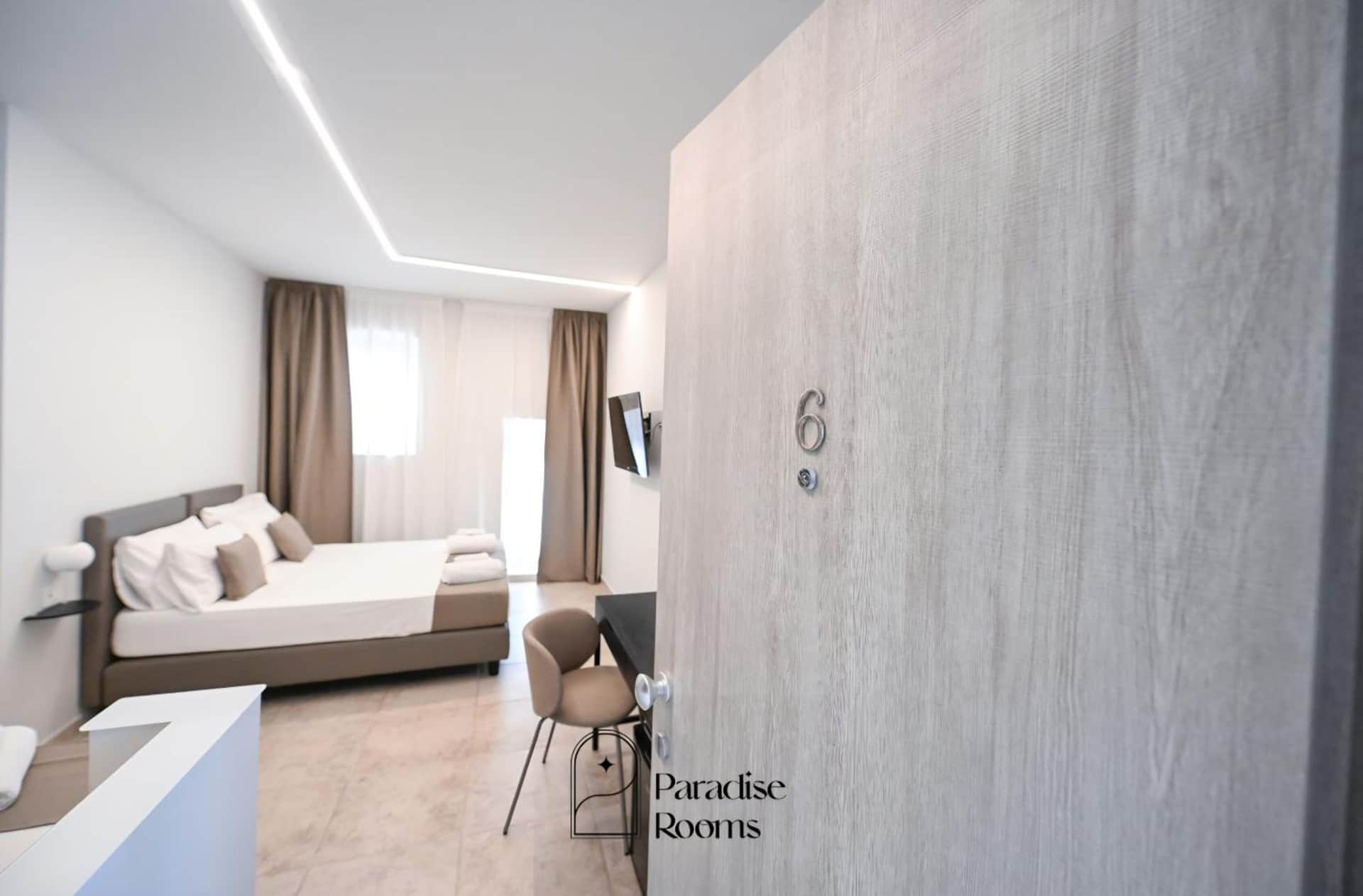 Hotel Paradise Rooms