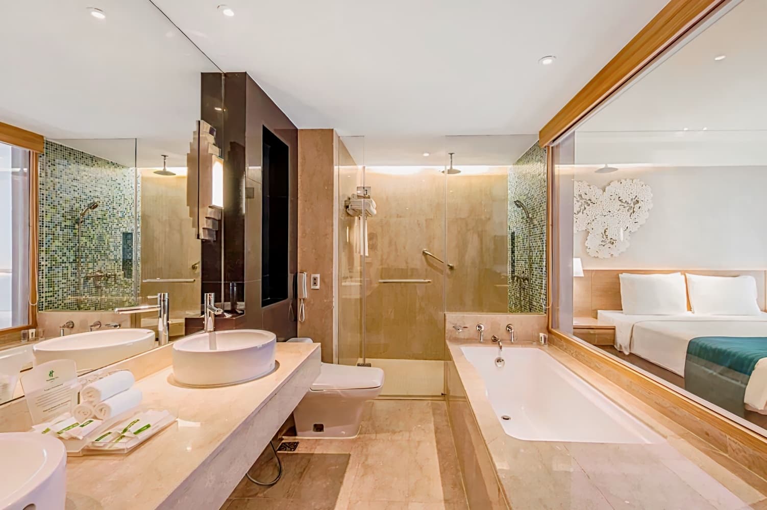 Holiday inn Bangkok, an IHG Hotel