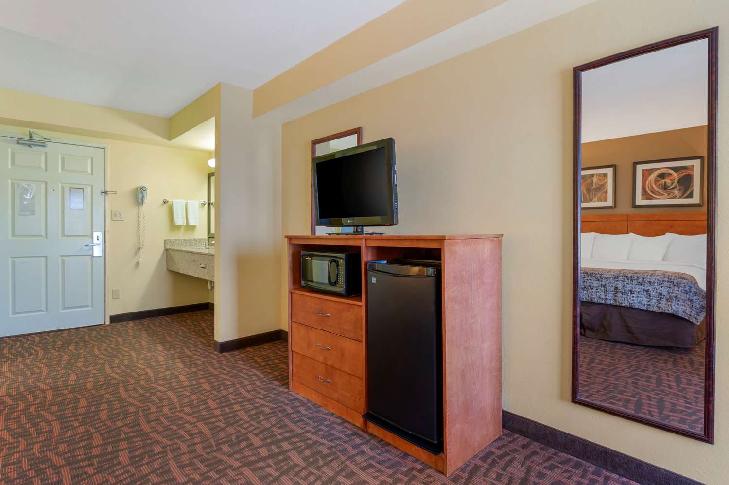 Best Western Louisville East Inn & Suites
