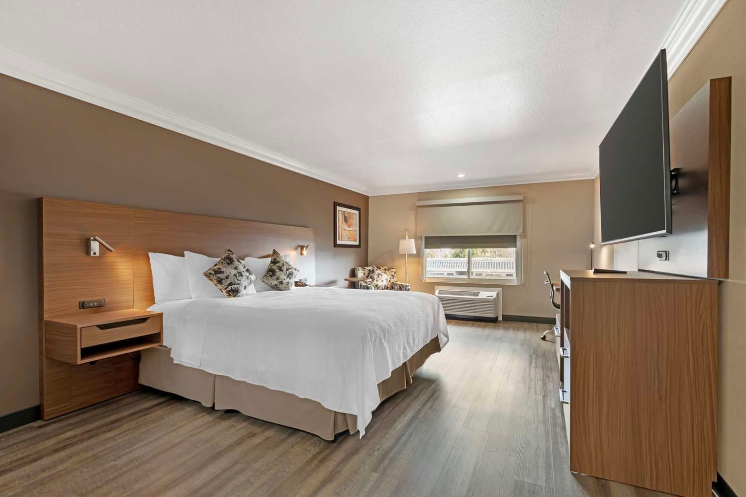 Best Western Plus Newport Mesa Inn