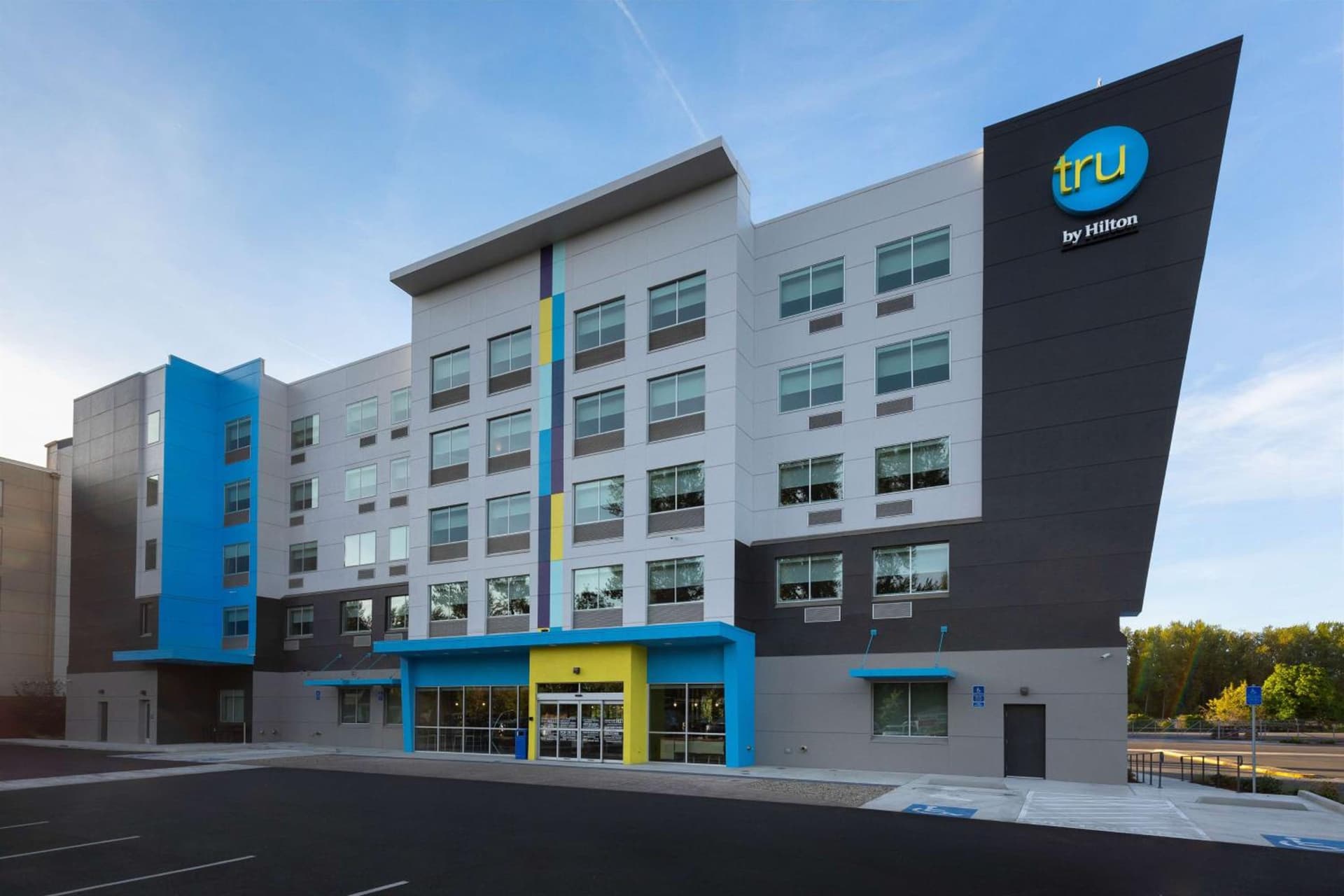 Tru by Hilton Eugene
