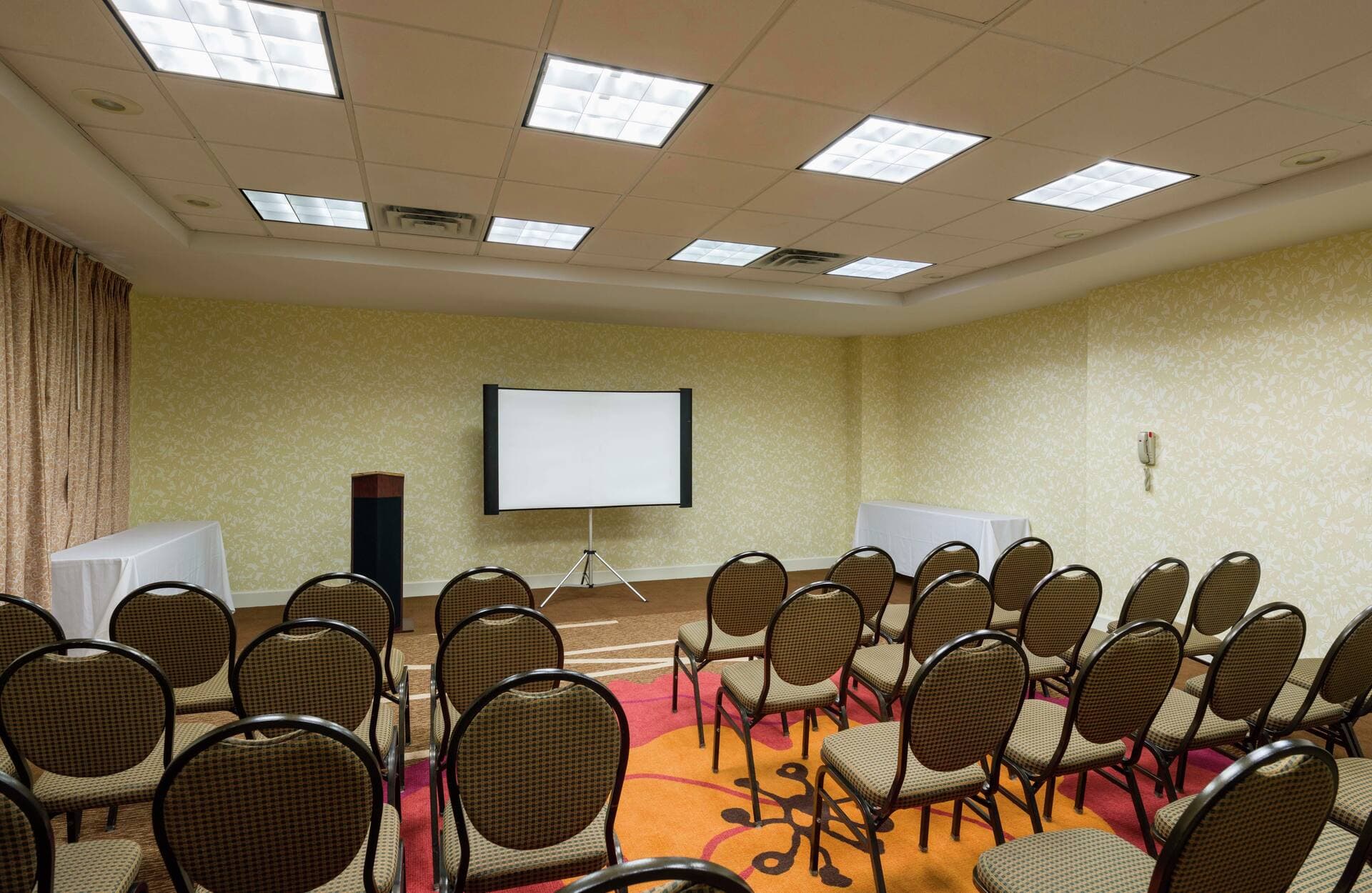 Hilton Garden Inn Queens / JFK Airport