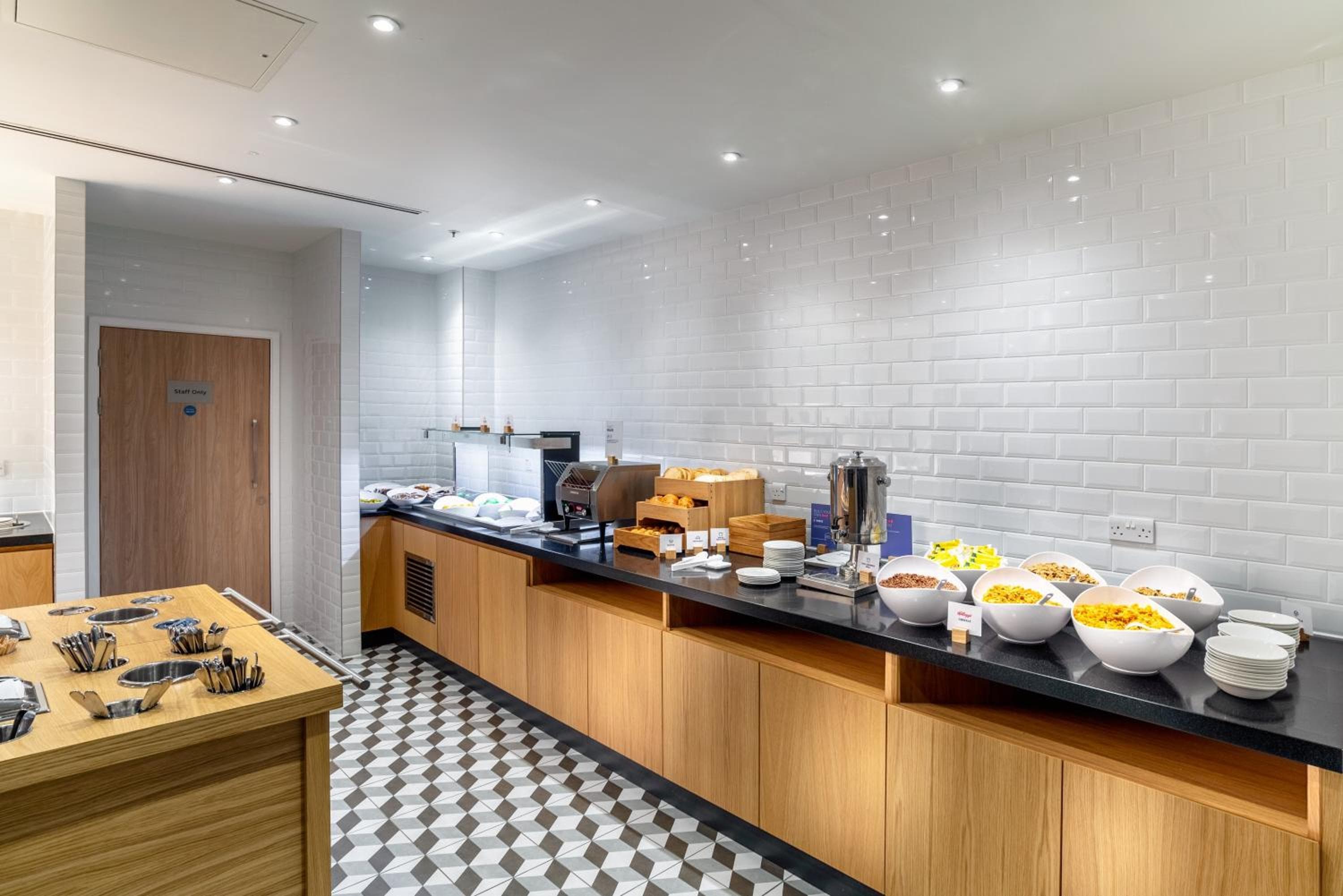 Holiday Inn Express London Heathrow T4, an IHG Hotel