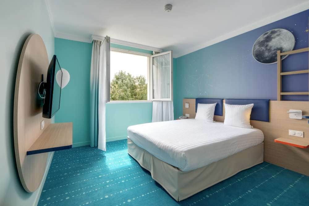 Grand Magic Hotel