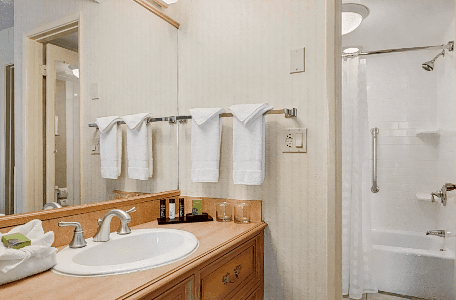 Embassy Suites by Hilton Phoenix Airport