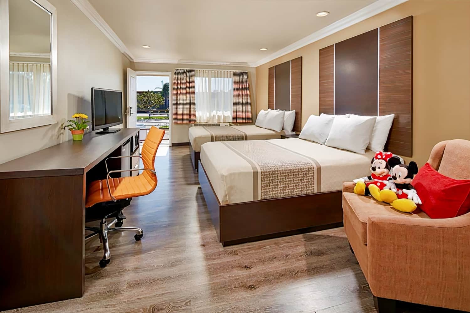 Eden Roc Inn & Suites
