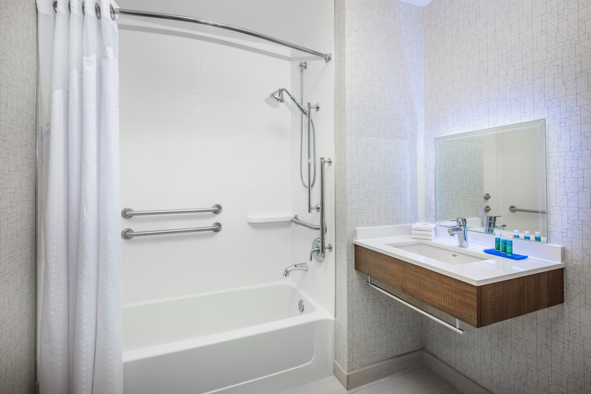 Holiday Inn Express & Suites Ontario Airport, an IHG Hotel