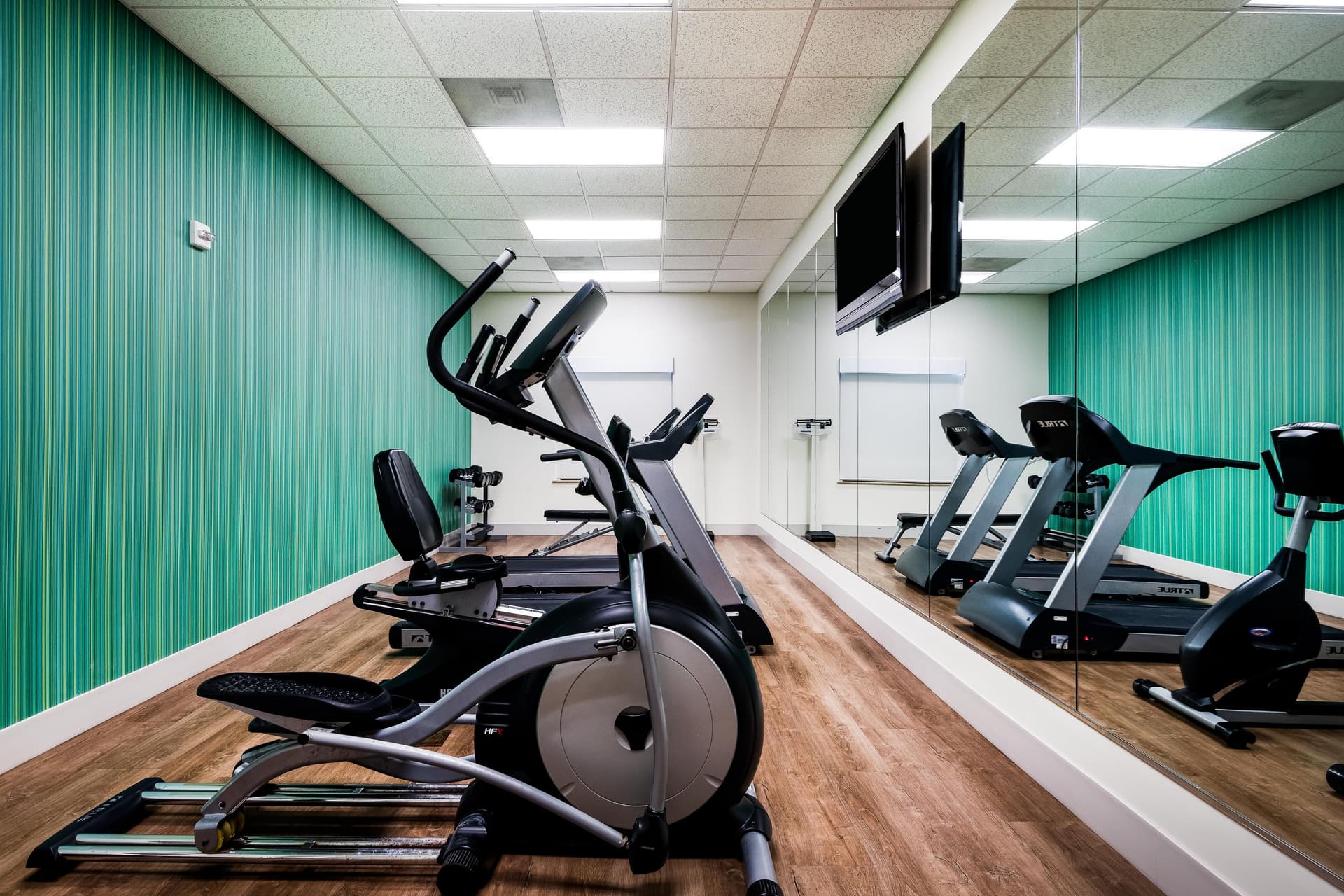 Holiday Inn Express & Suites Ontario Airport, an IHG Hotel