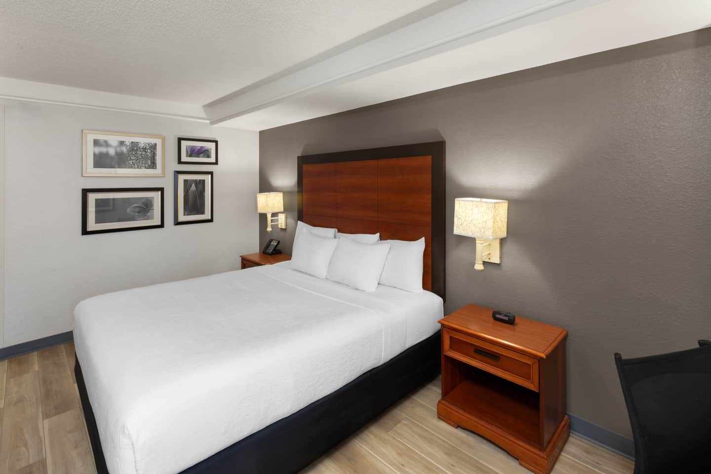 La Quinta Inn & Suites by Wyndham San Antonio Airport