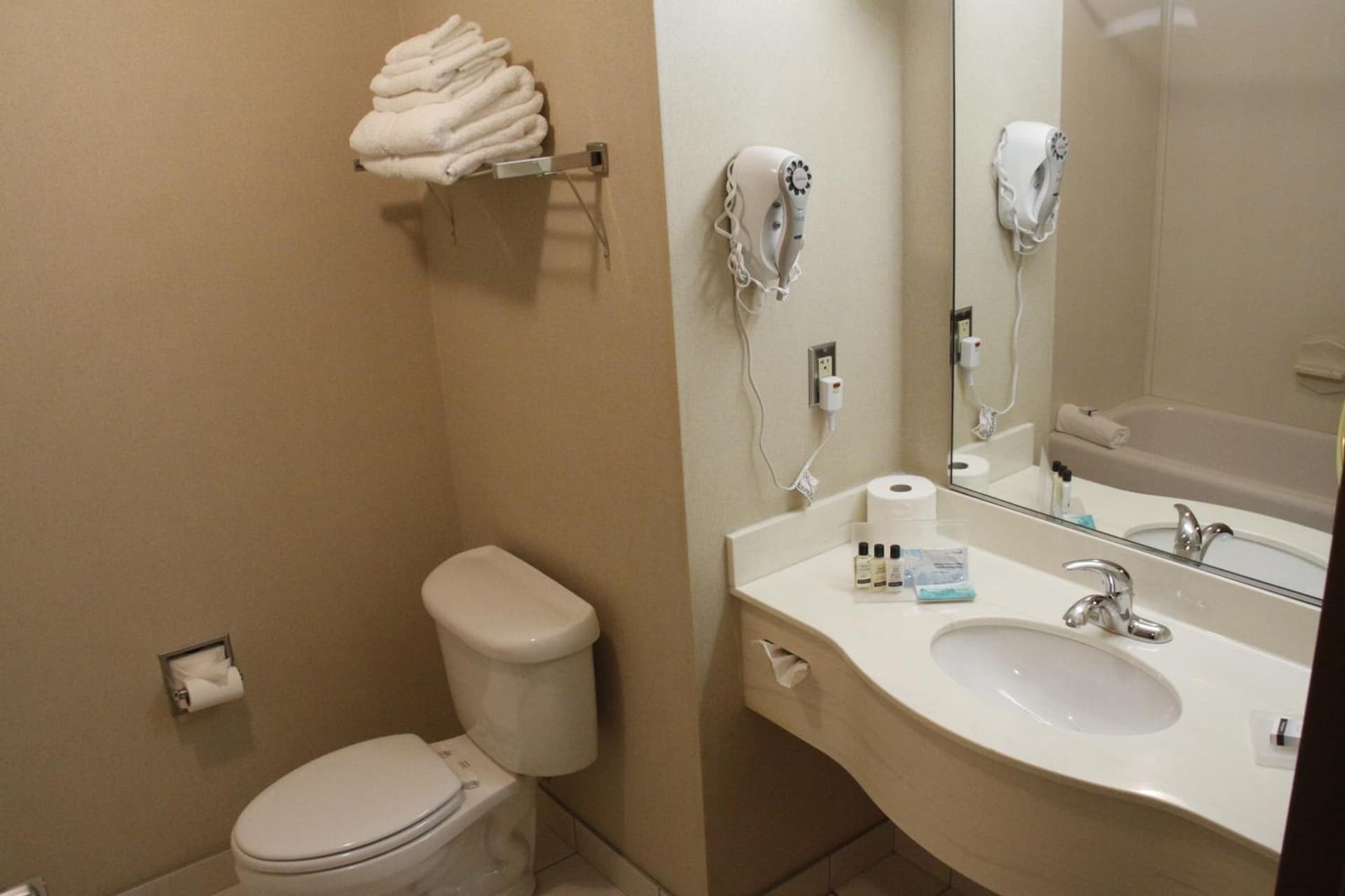 Humphry Inn & Suites