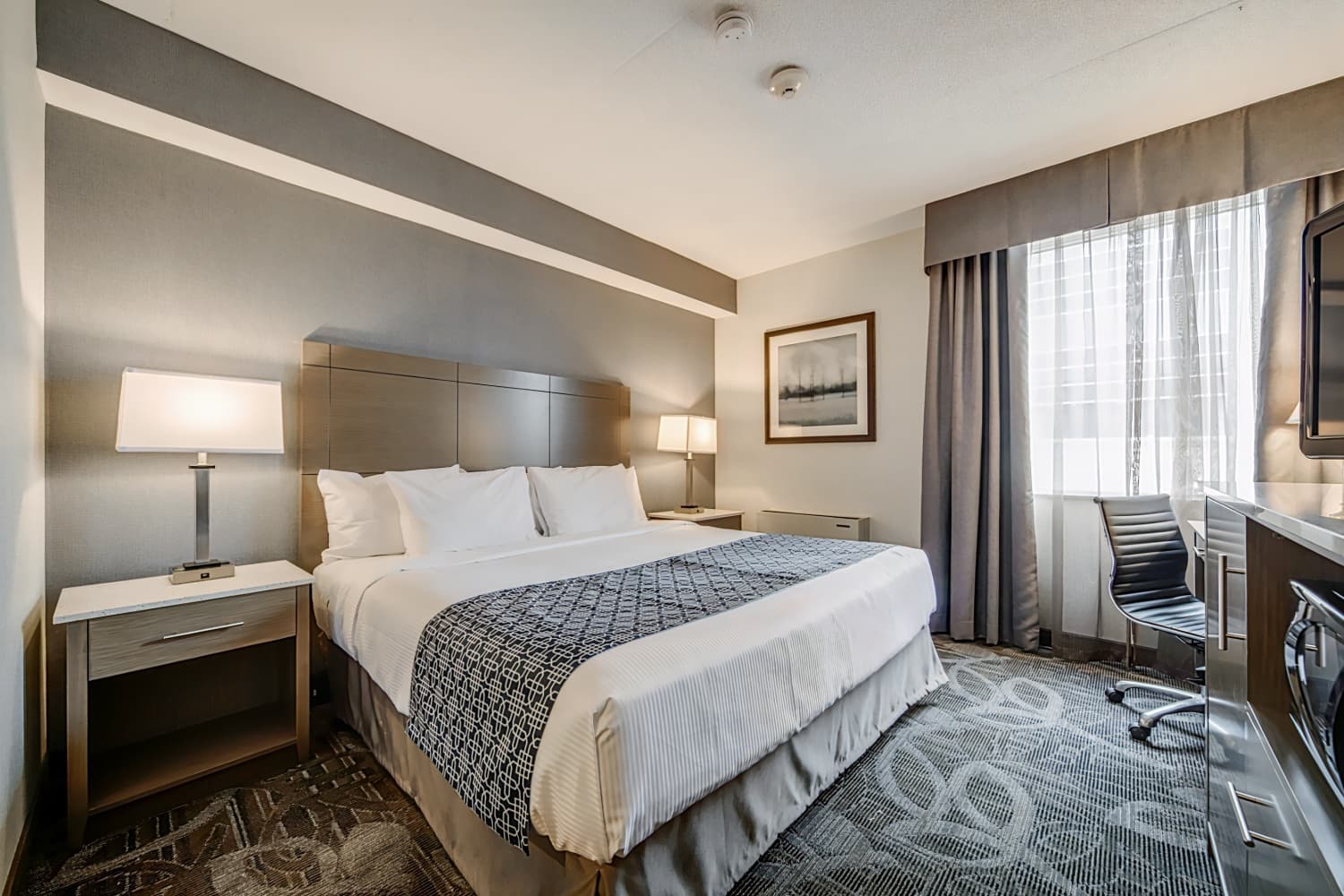 Monte Carlo Inn Airport Suites