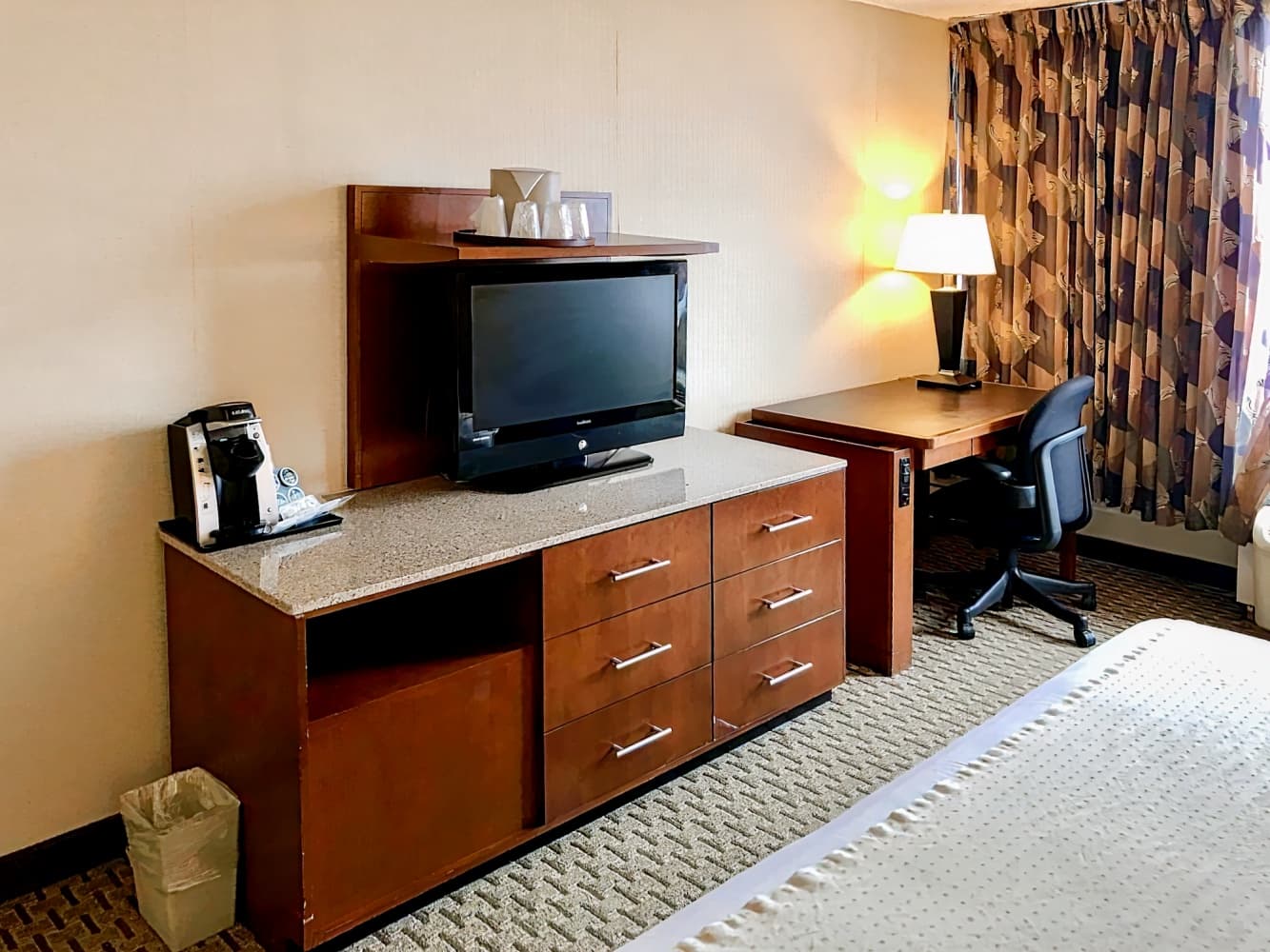 E Hotel Banquet & Conference Center