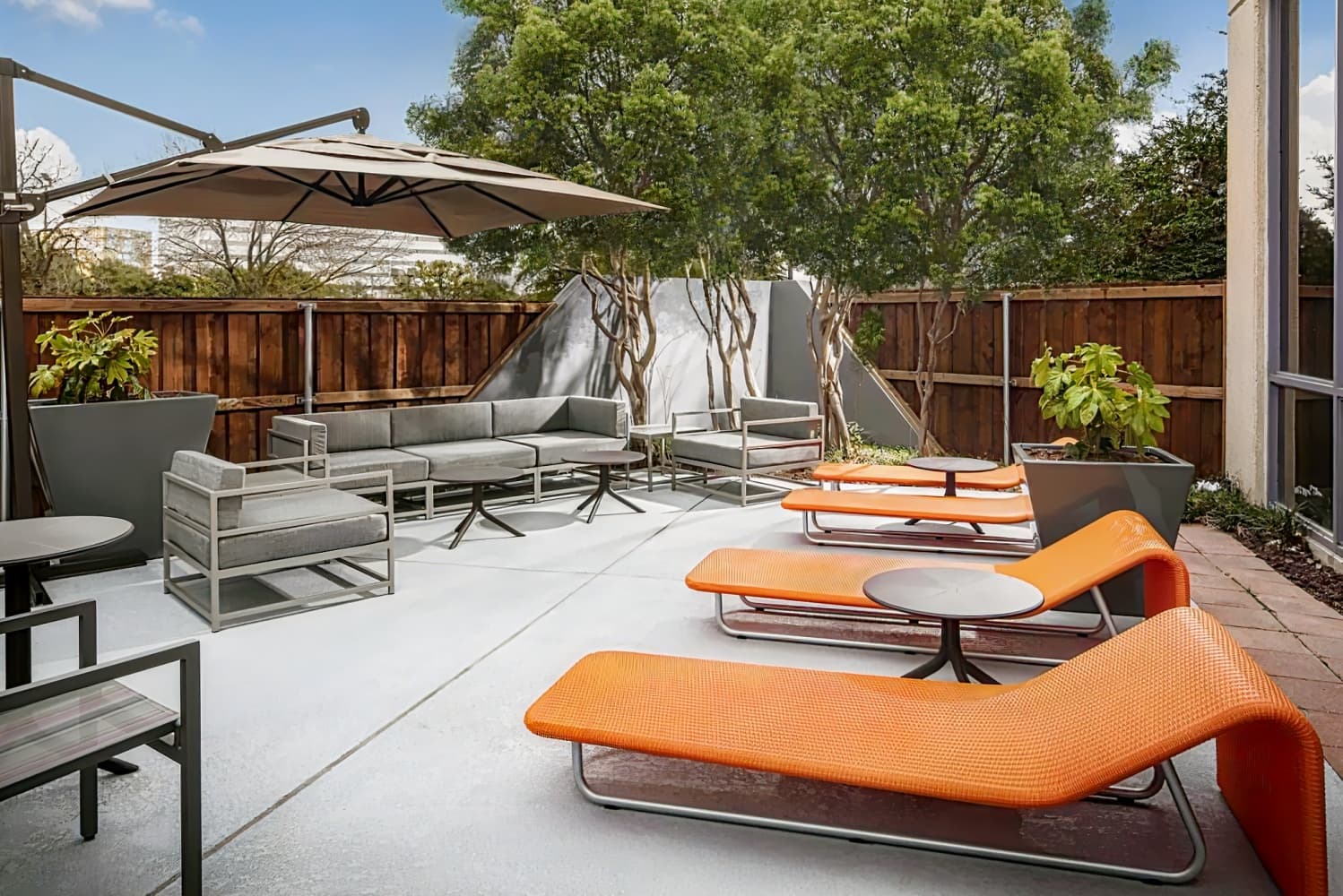 Crowne Plaza Dallas Market Center