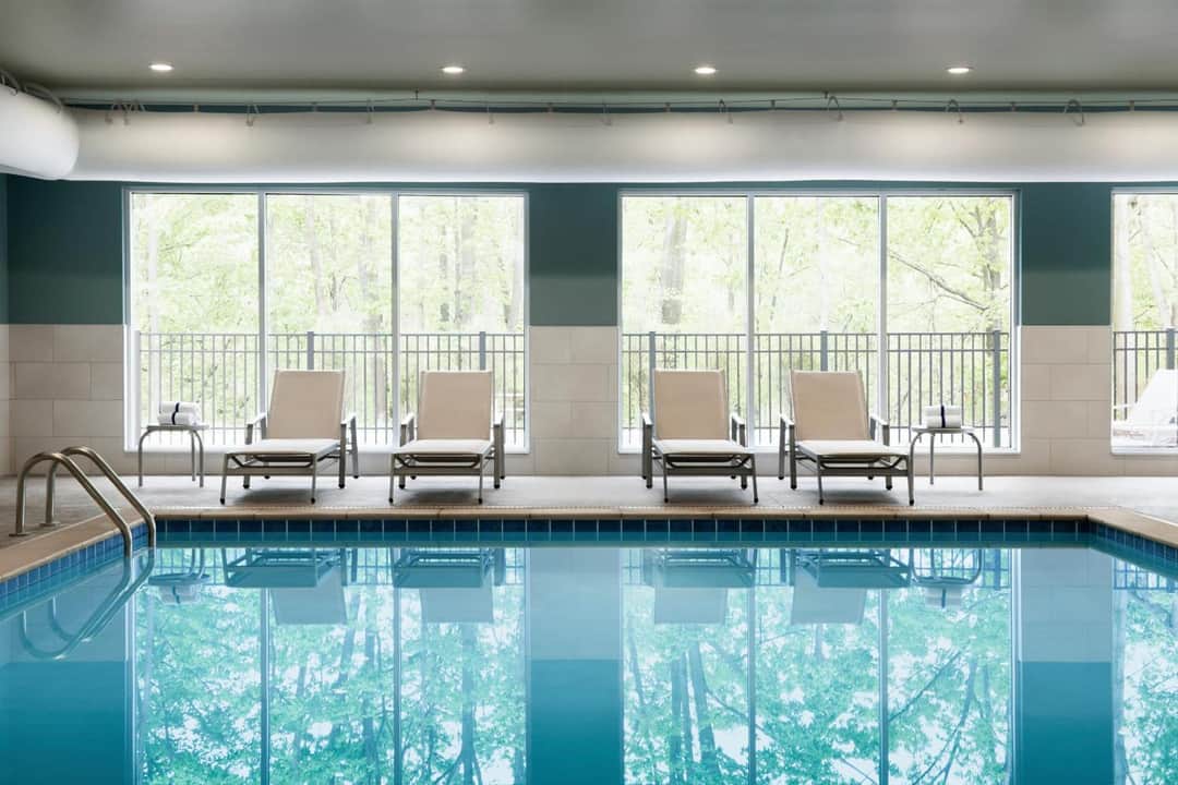 Holiday Inn Express & Suites Calgary Airport Trail NE