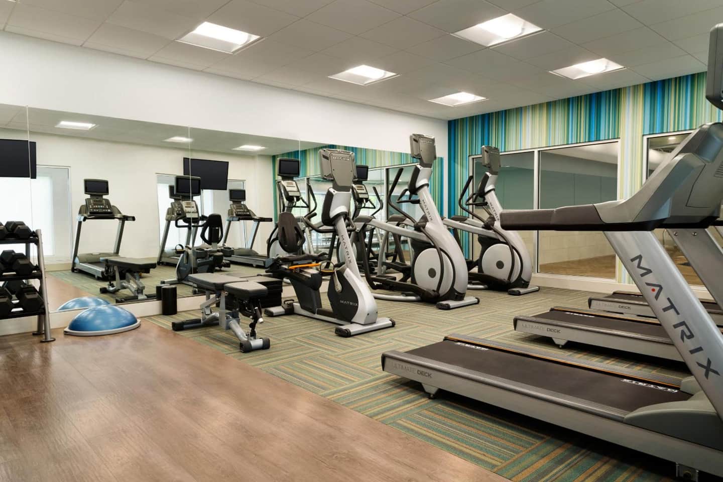 Holiday Inn Express & Suites Calgary Airport Trail NE