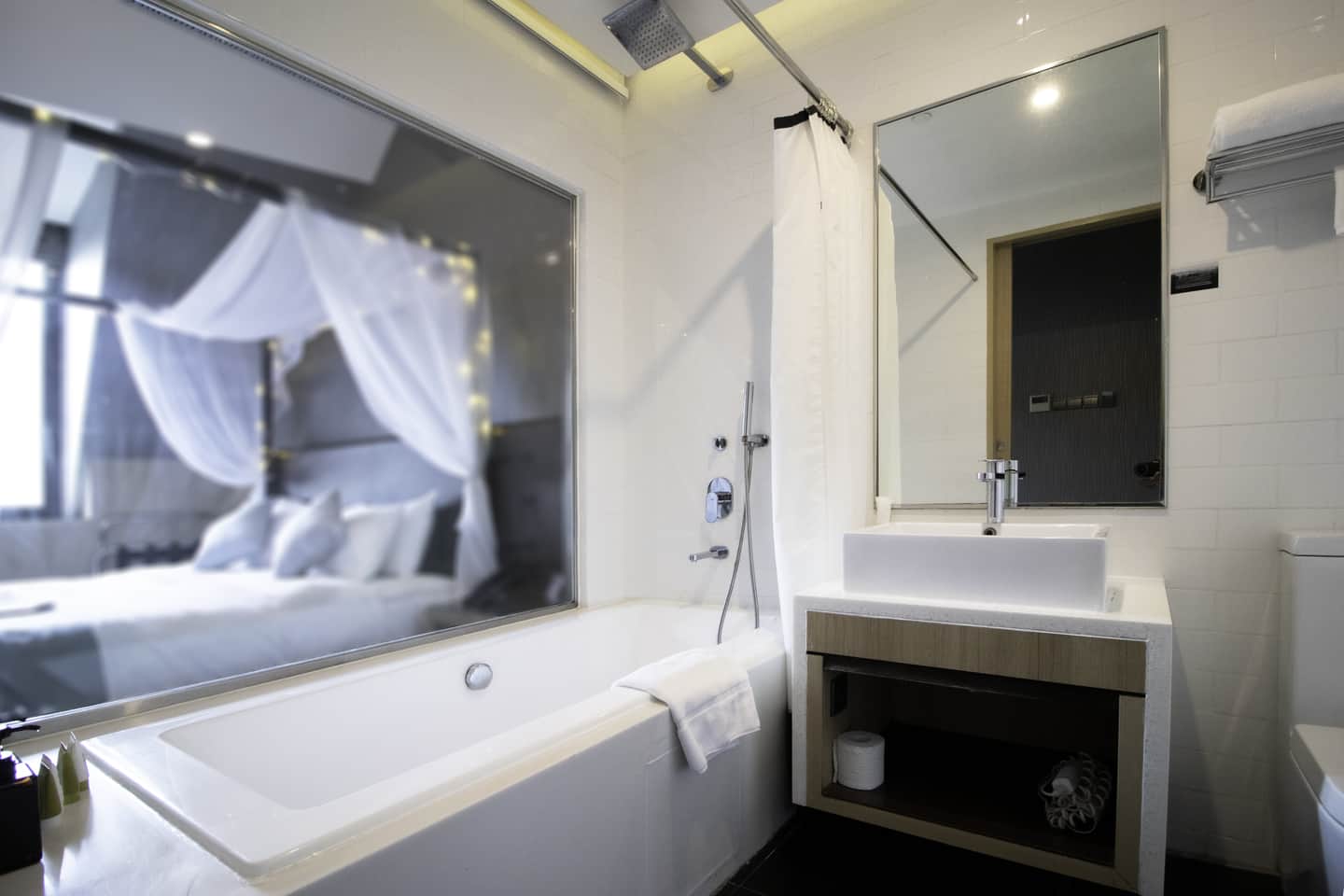 Hotel NuVe Stellar (formerly Aqueen Kitchener)