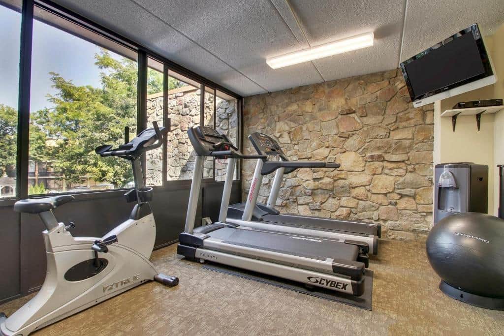 Holiday Inn Westbury – Long Island