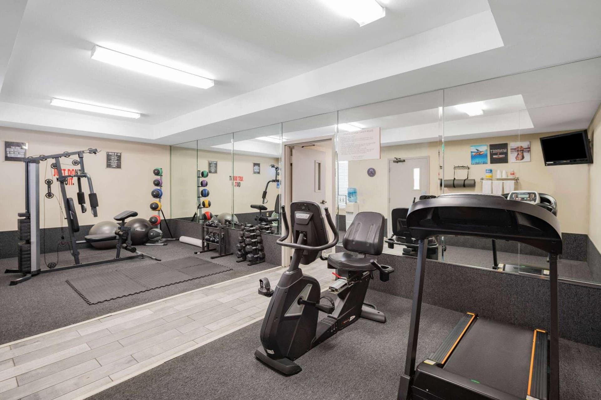 Ramada by Wyndham Bakersfield North