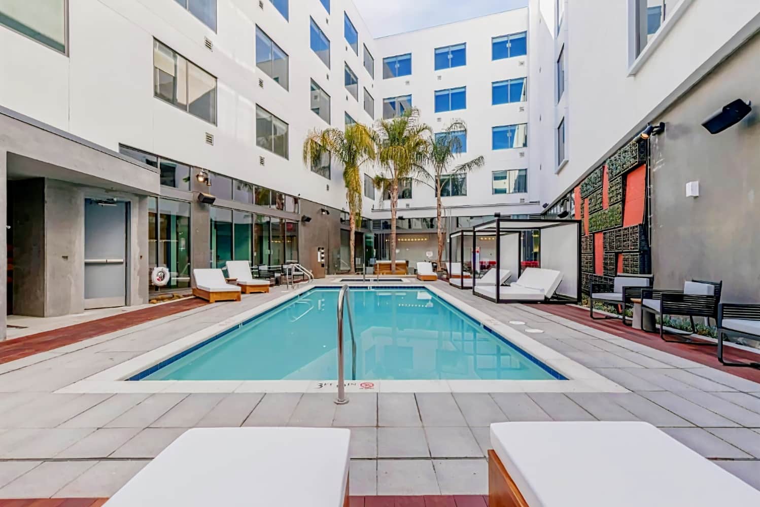 Shashi Hotel Mountain View, an Urban Resort