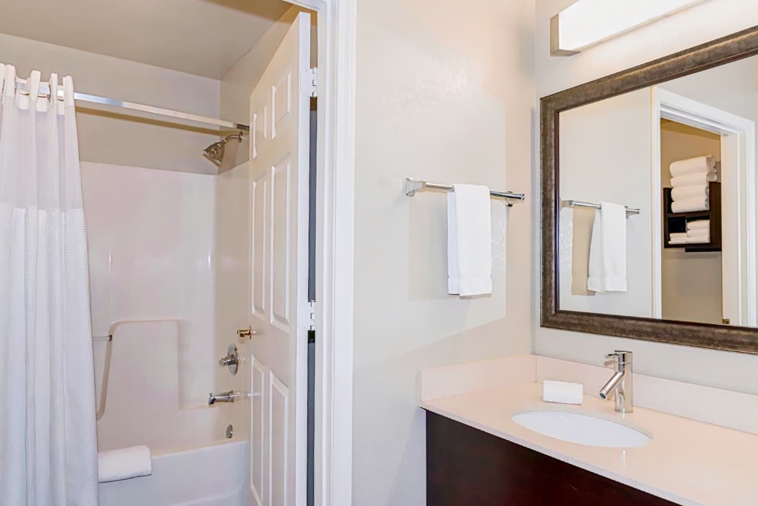Staybridge Suites Chicago-Oakbrook Terrace, an IHG Hotel