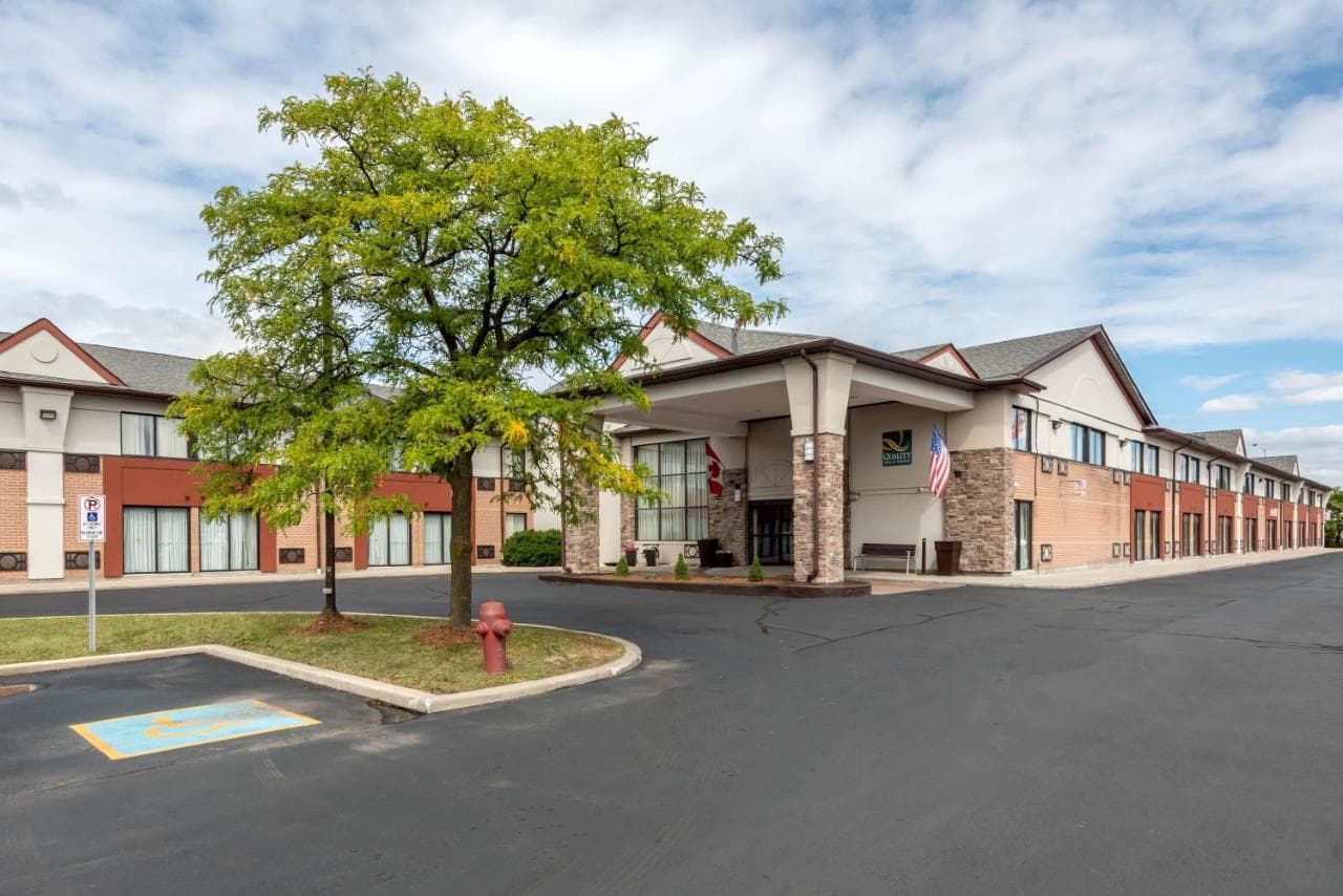 Quality Inn & Suites 5585 Ambler Drive Mississauga Ontario