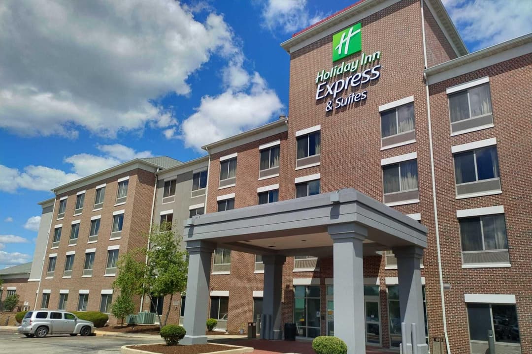 Holiday Inn Express & Suites Milwaukee NW – Park Place, an IHG Hotel