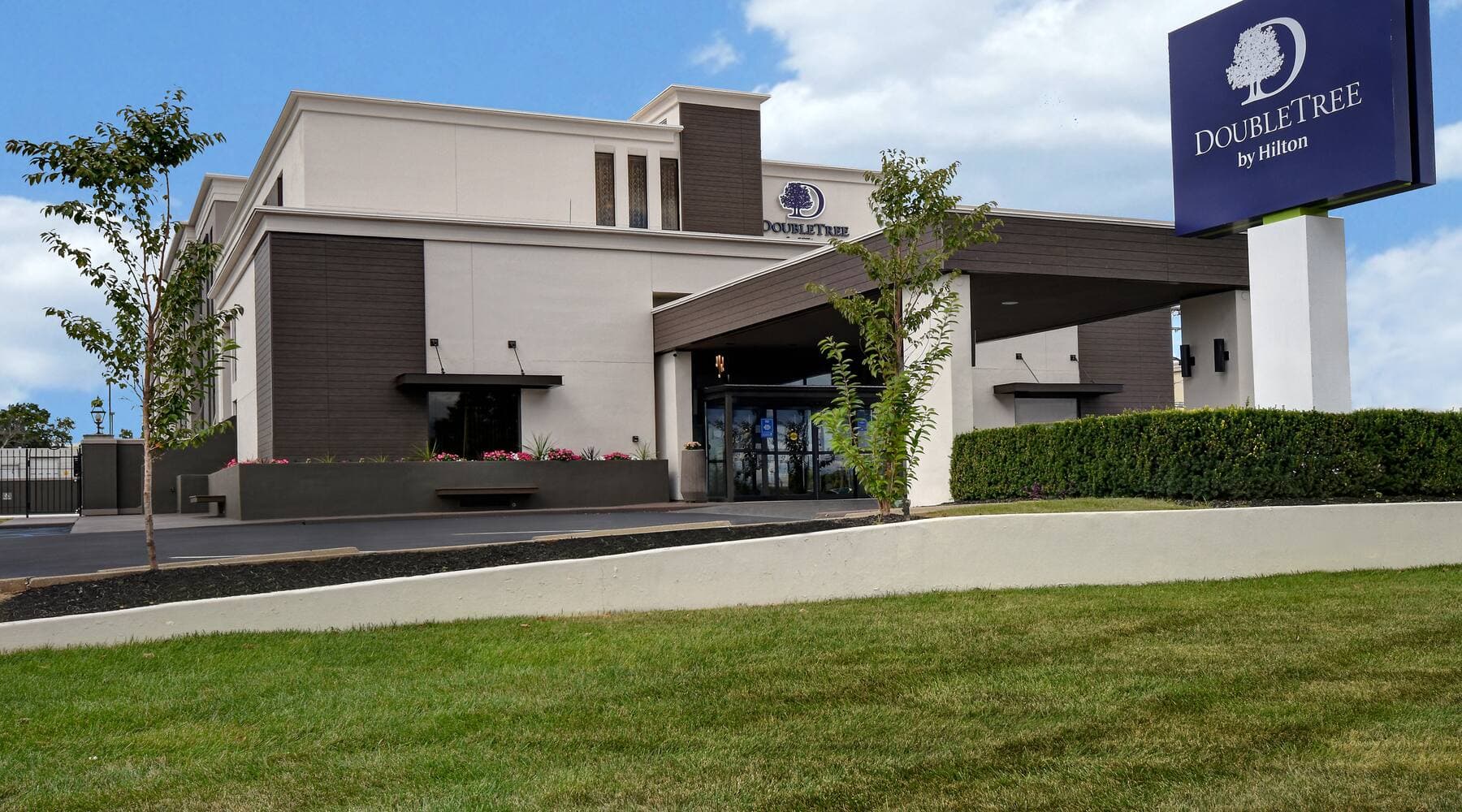 DoubleTree by Hilton St. Louis Airport