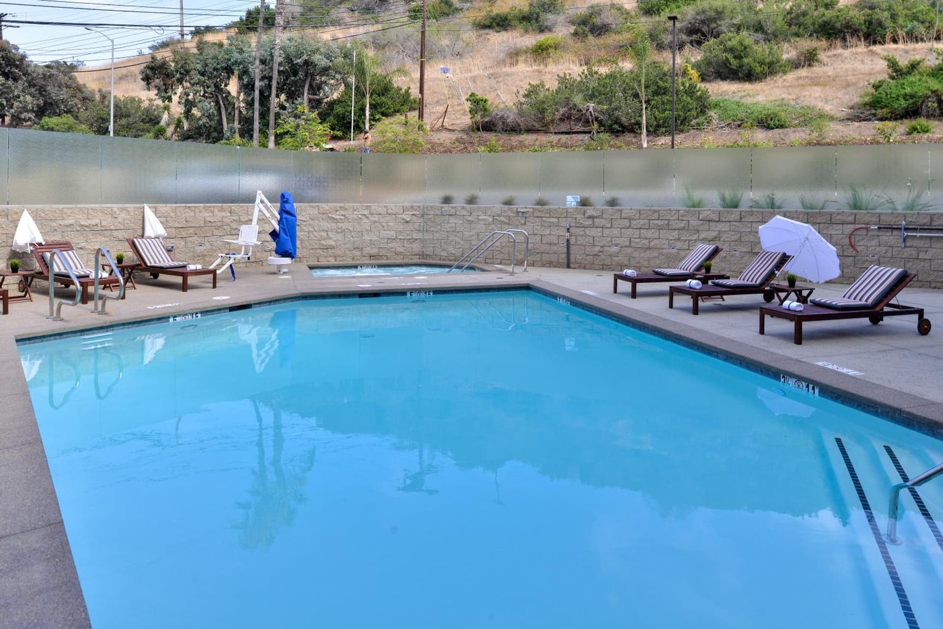 Holiday Inn Express & Suites San Diego - Mission Valley, an IHG Hotel