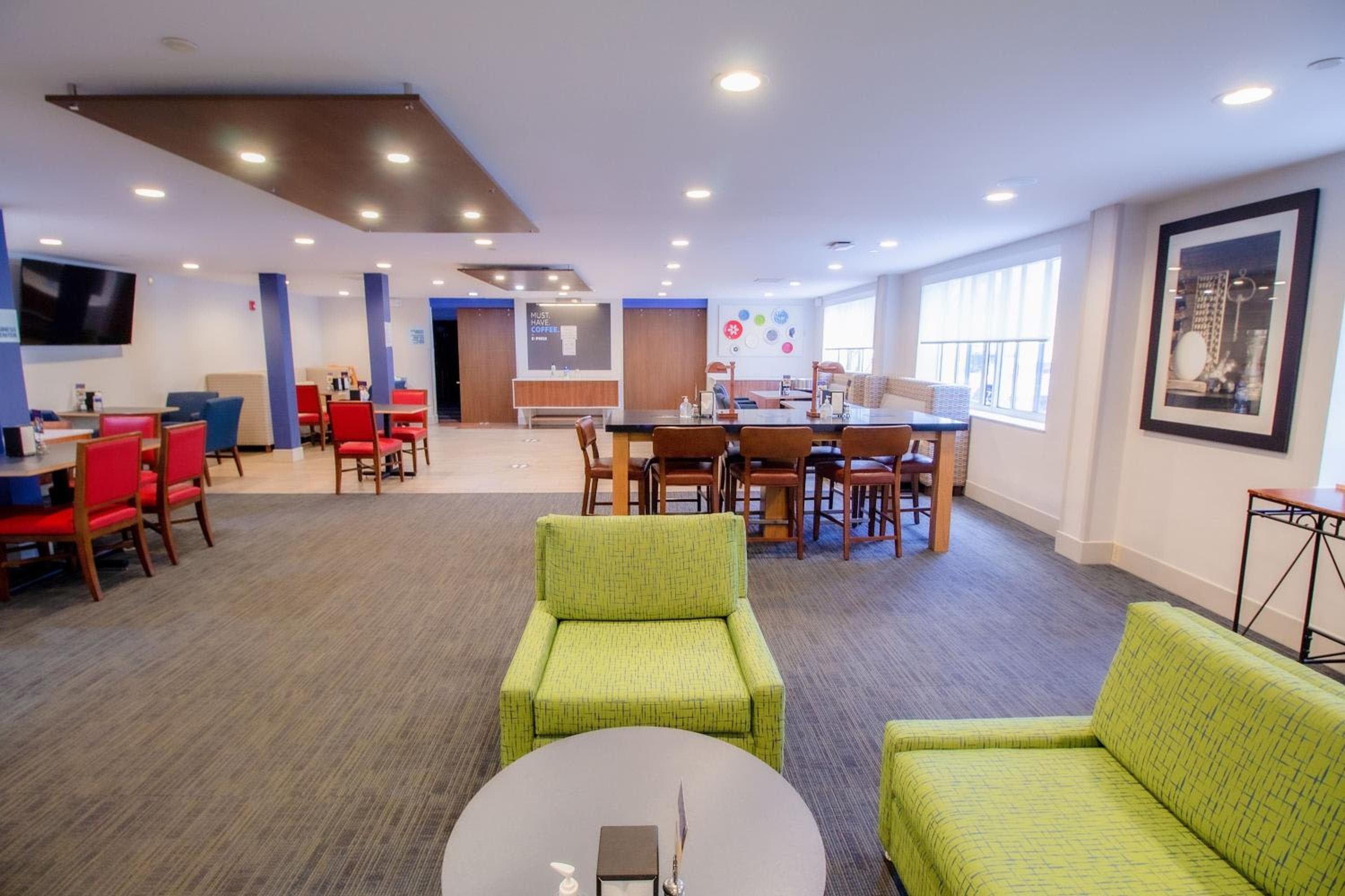 Holiday Inn Express & Suites - Lincoln East - White Mountains, an IHG Hotel