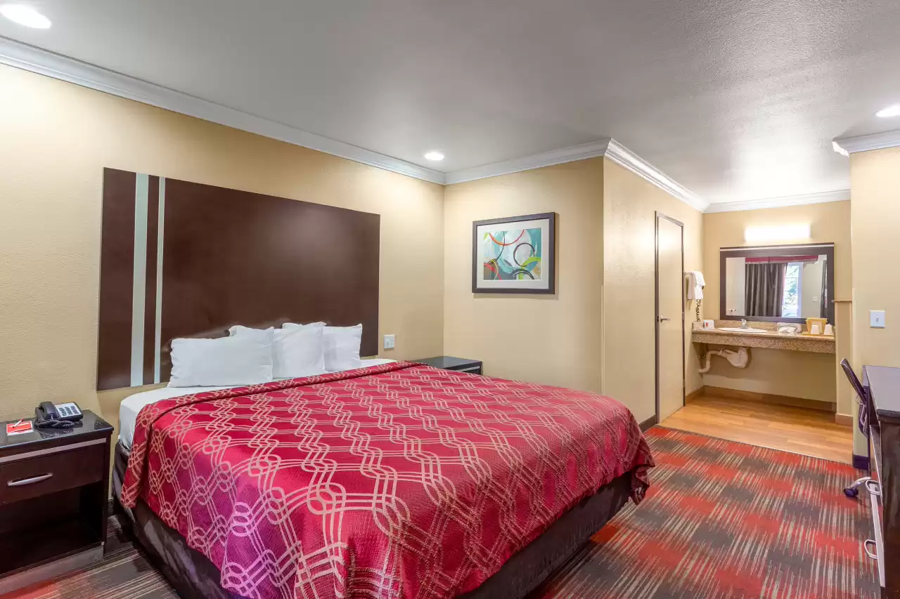 Econo Lodge Inn & Suites Escondido Downtown