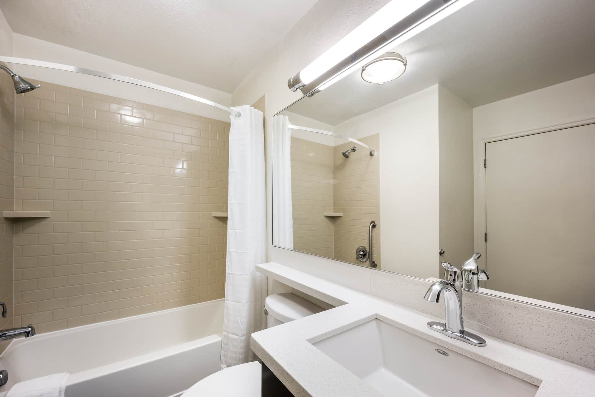 Sonesta Simply Suites Detroit Troy