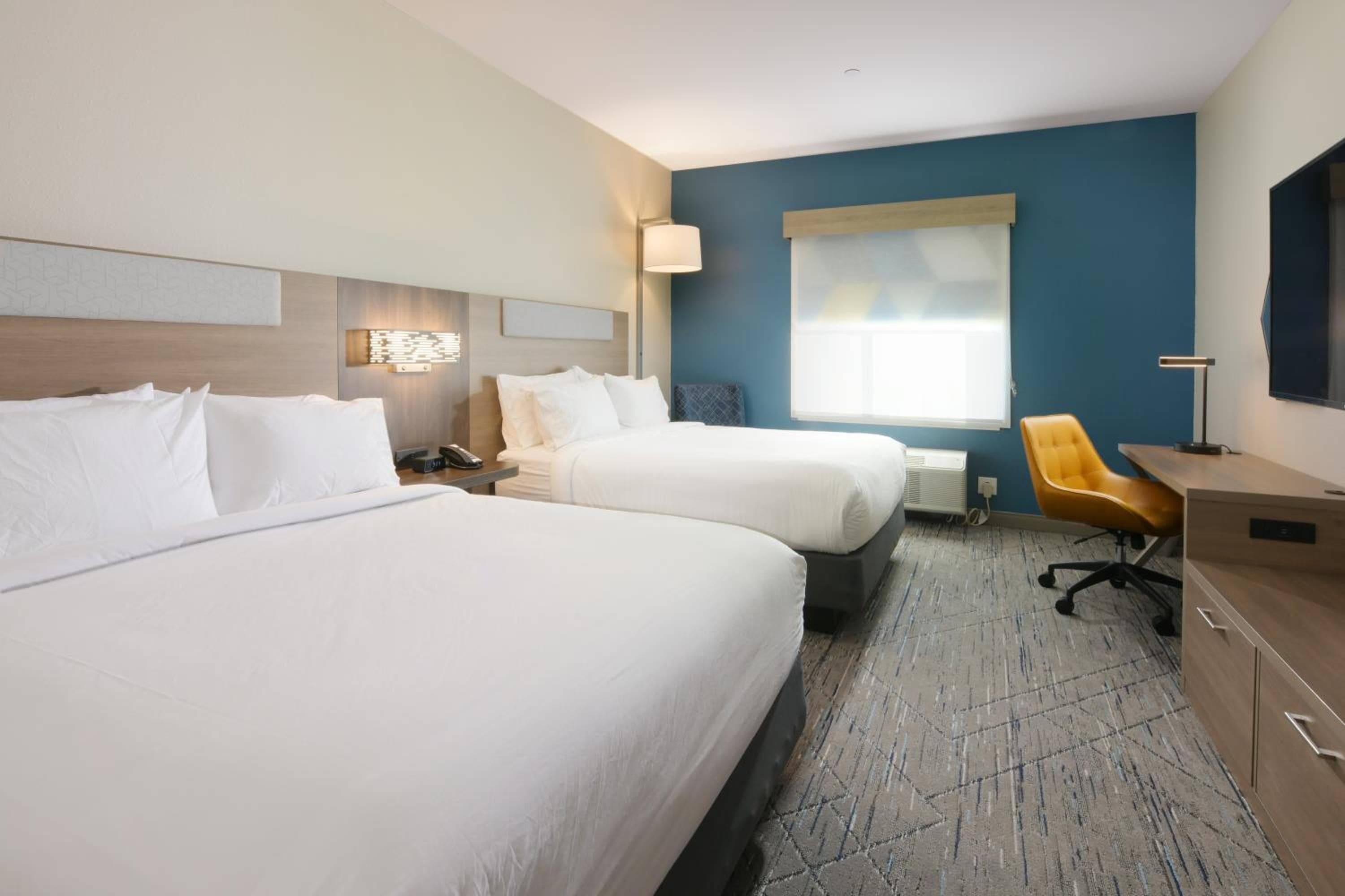 Holiday Inn Express & Suites - Williamstown - Glassboro, an IHG Hotel