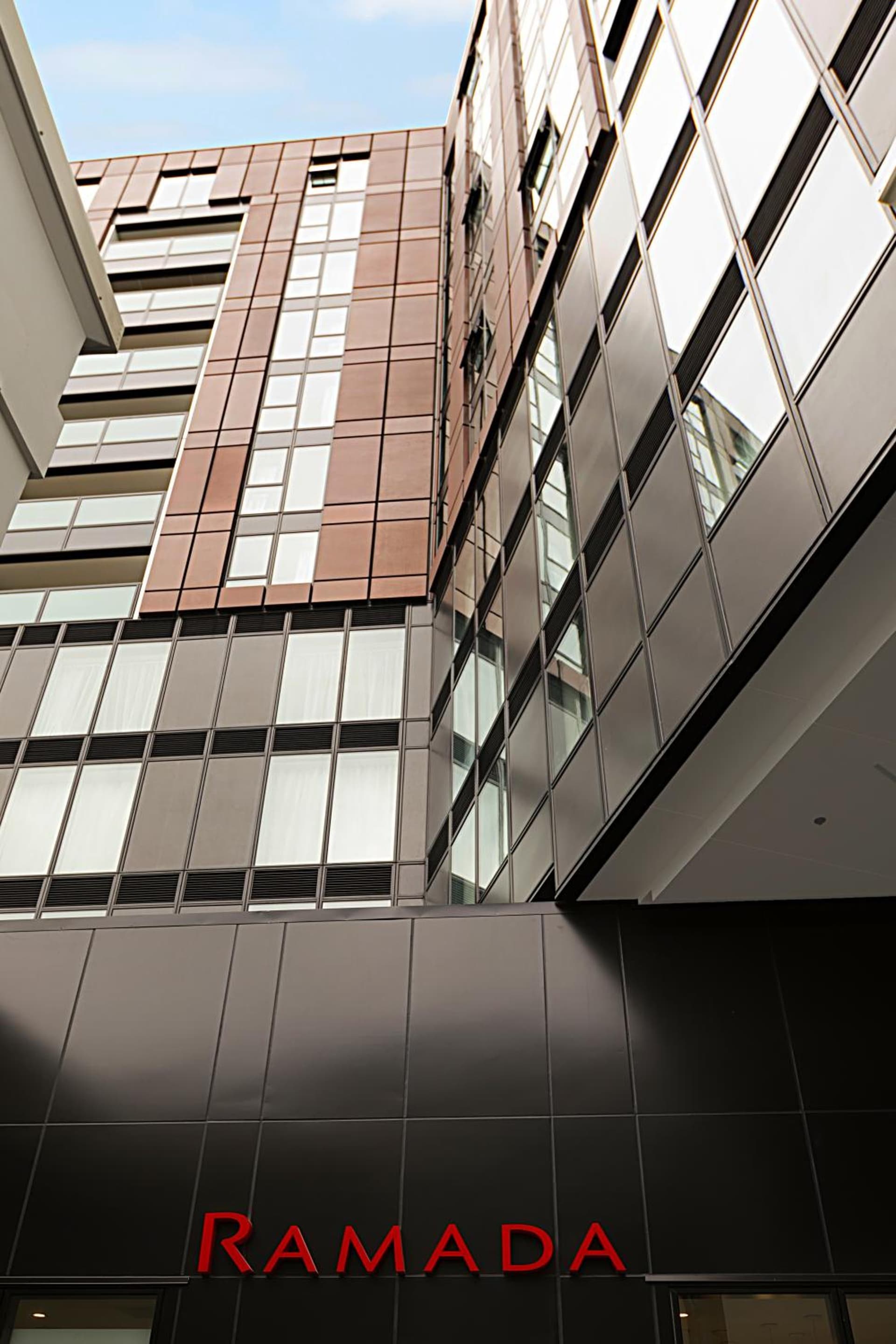 Ramada Suites Victoria Street West