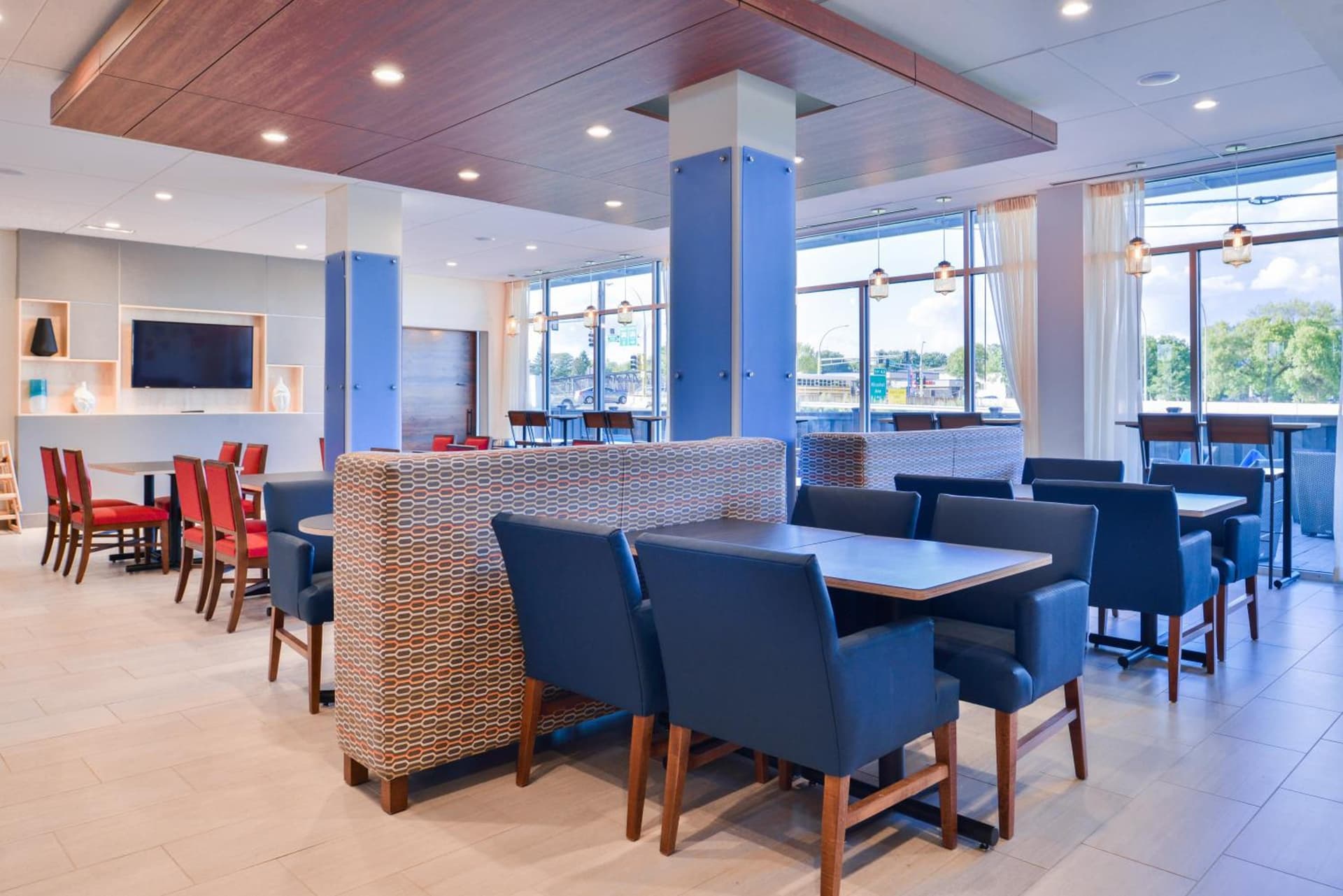 Holiday Inn Express & Suites - Mall of America - MSP Airport