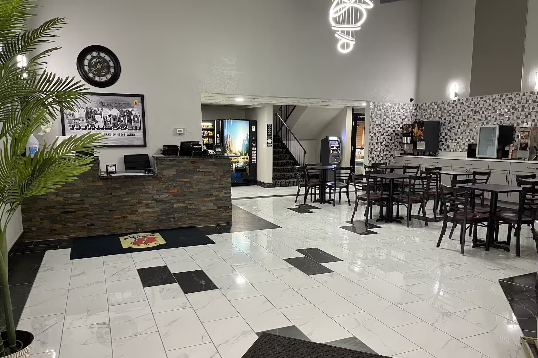 Super 8 by Wyndham Shakopee