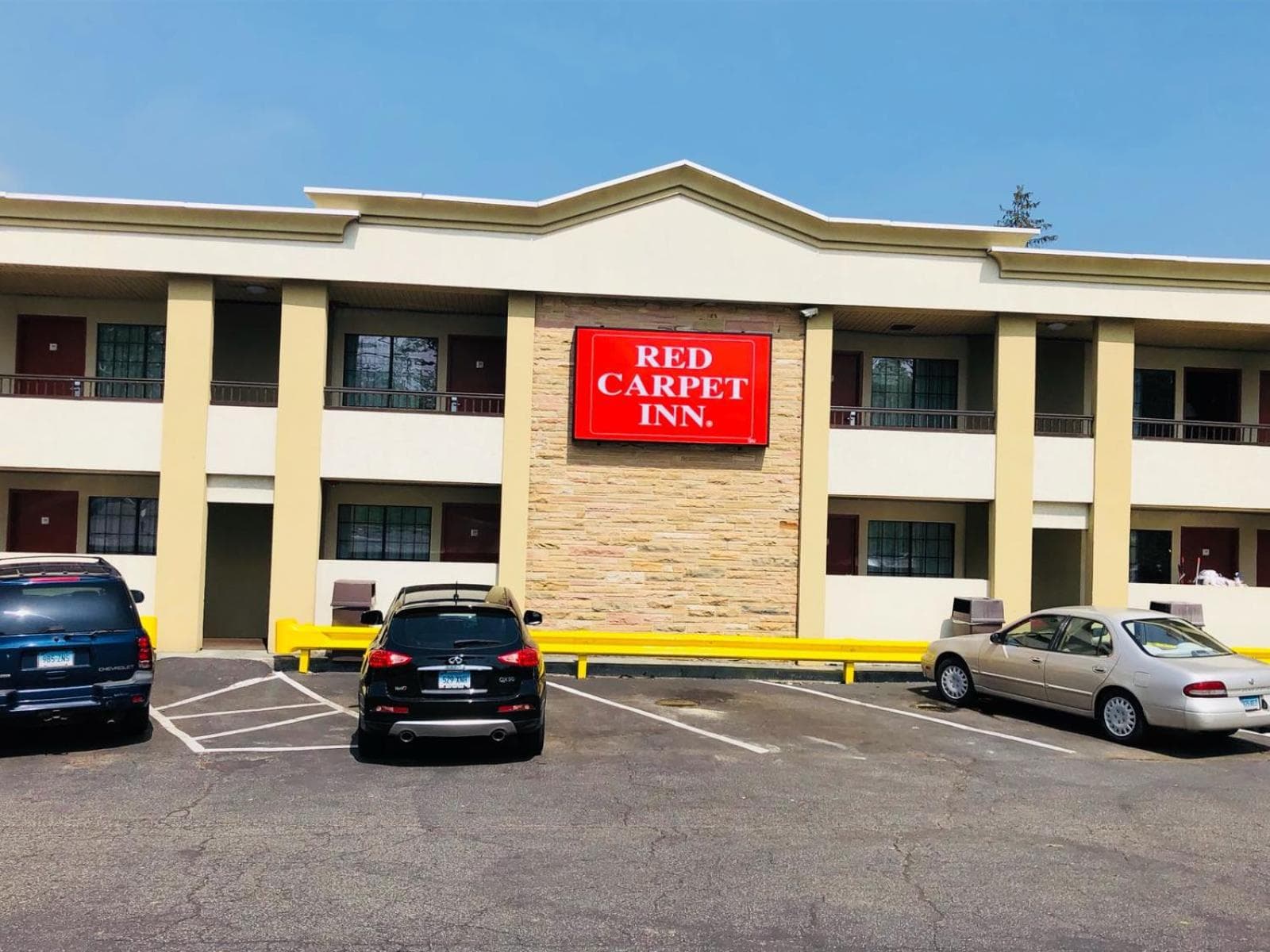 Red Carpet Inn - Stamford