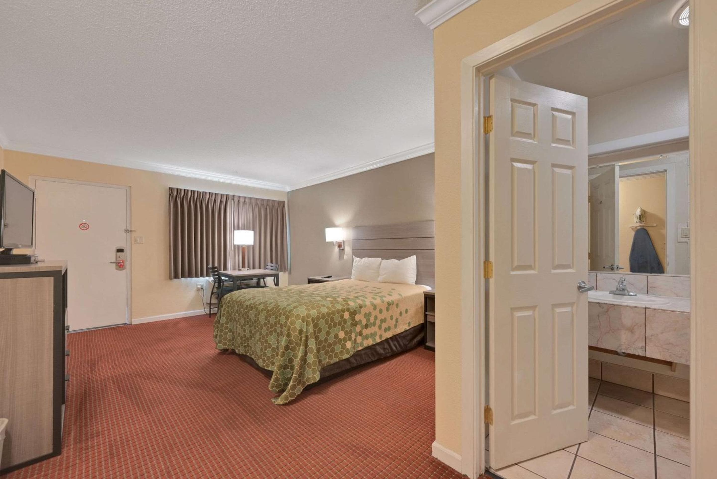 Econo Lodge Woodland near I-5