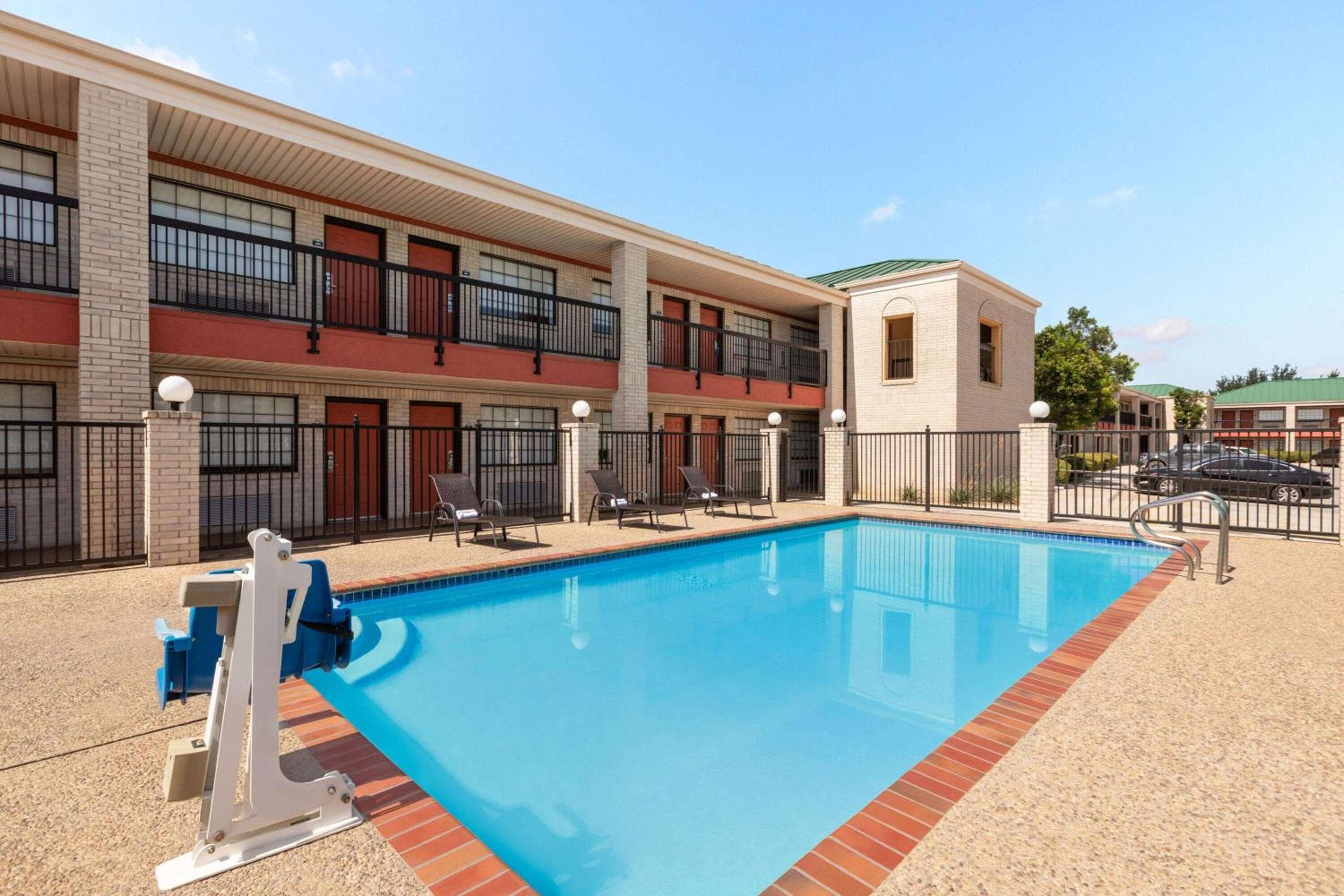 Days Inn by Wyndham San Antonio Near Fiesta Park