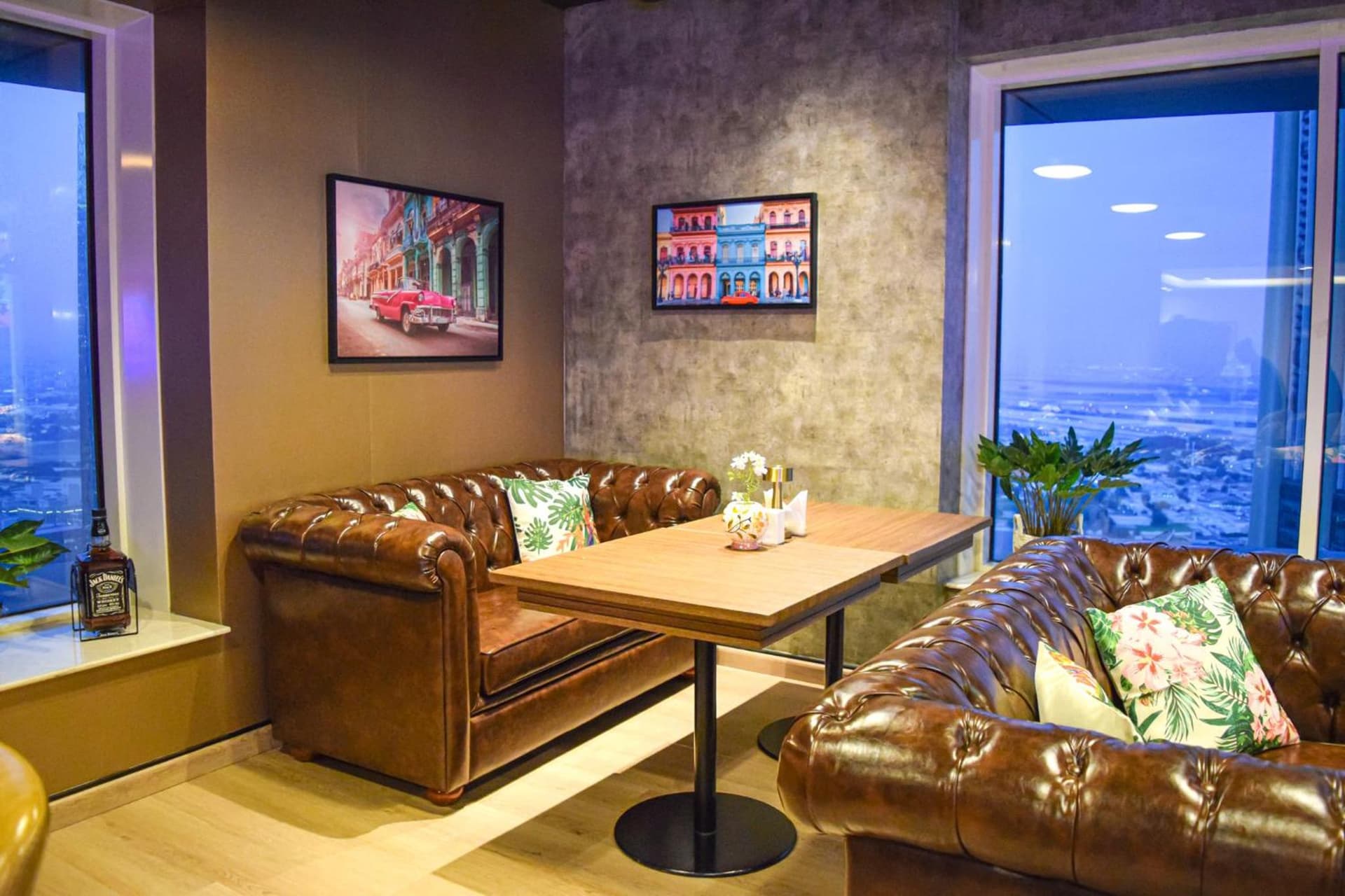 Carlton Downtown Hotel