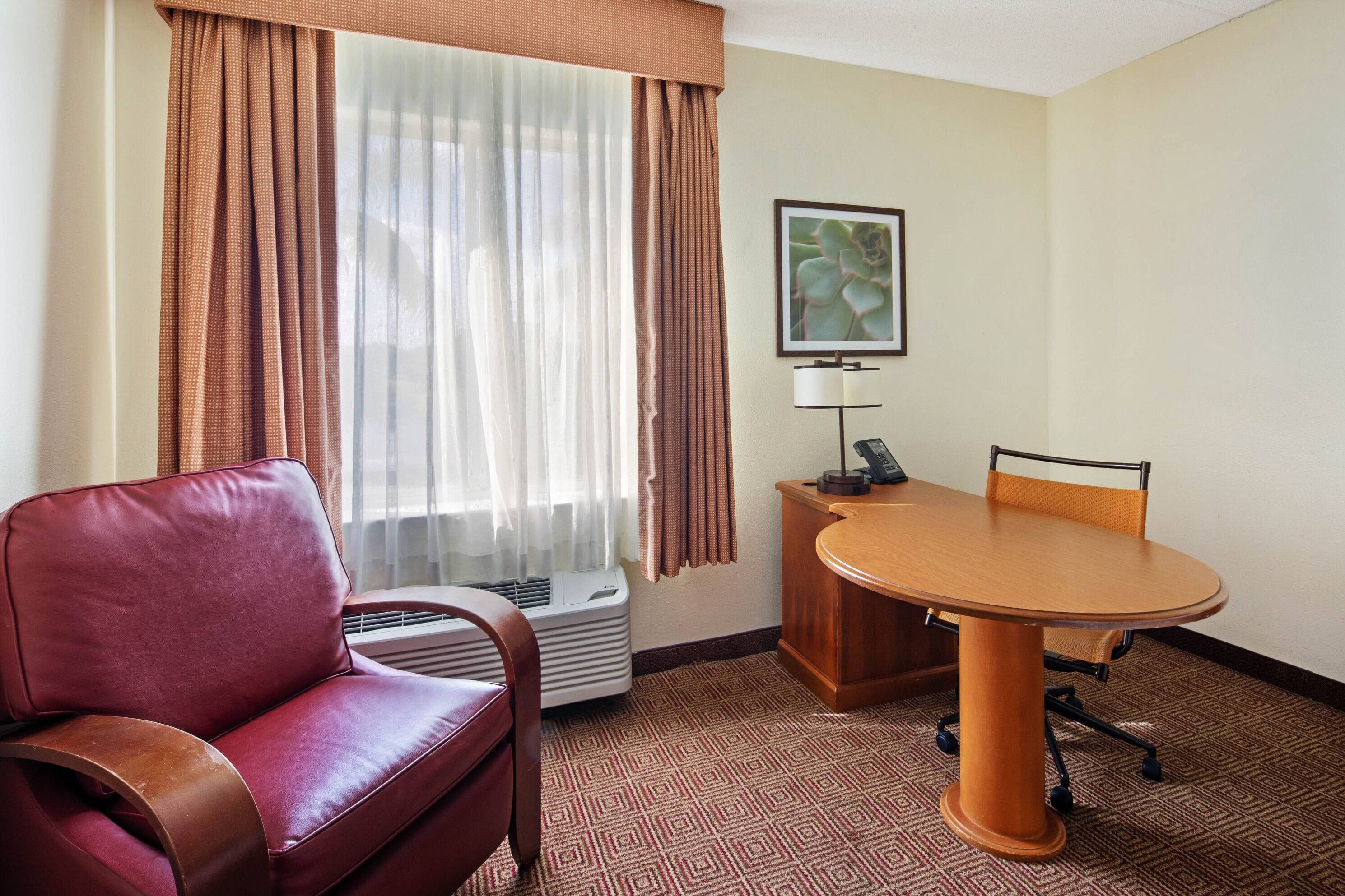 La Quinta Inn & Suites by Wyndham Sawgrass