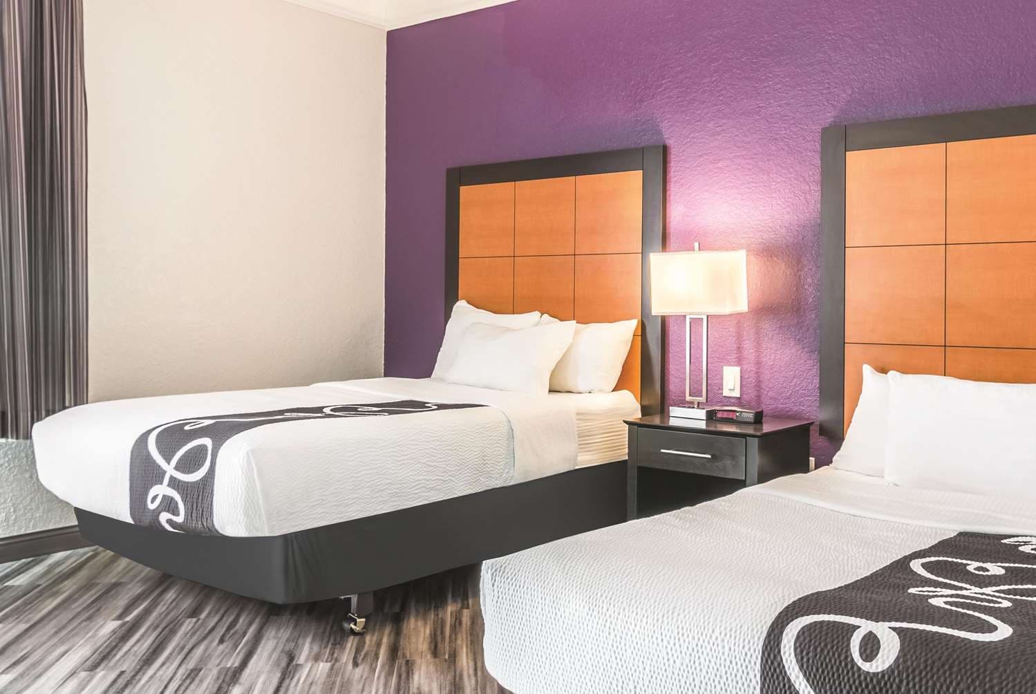 La Quinta Inn & Suites by Wyndham Orlando Airport
