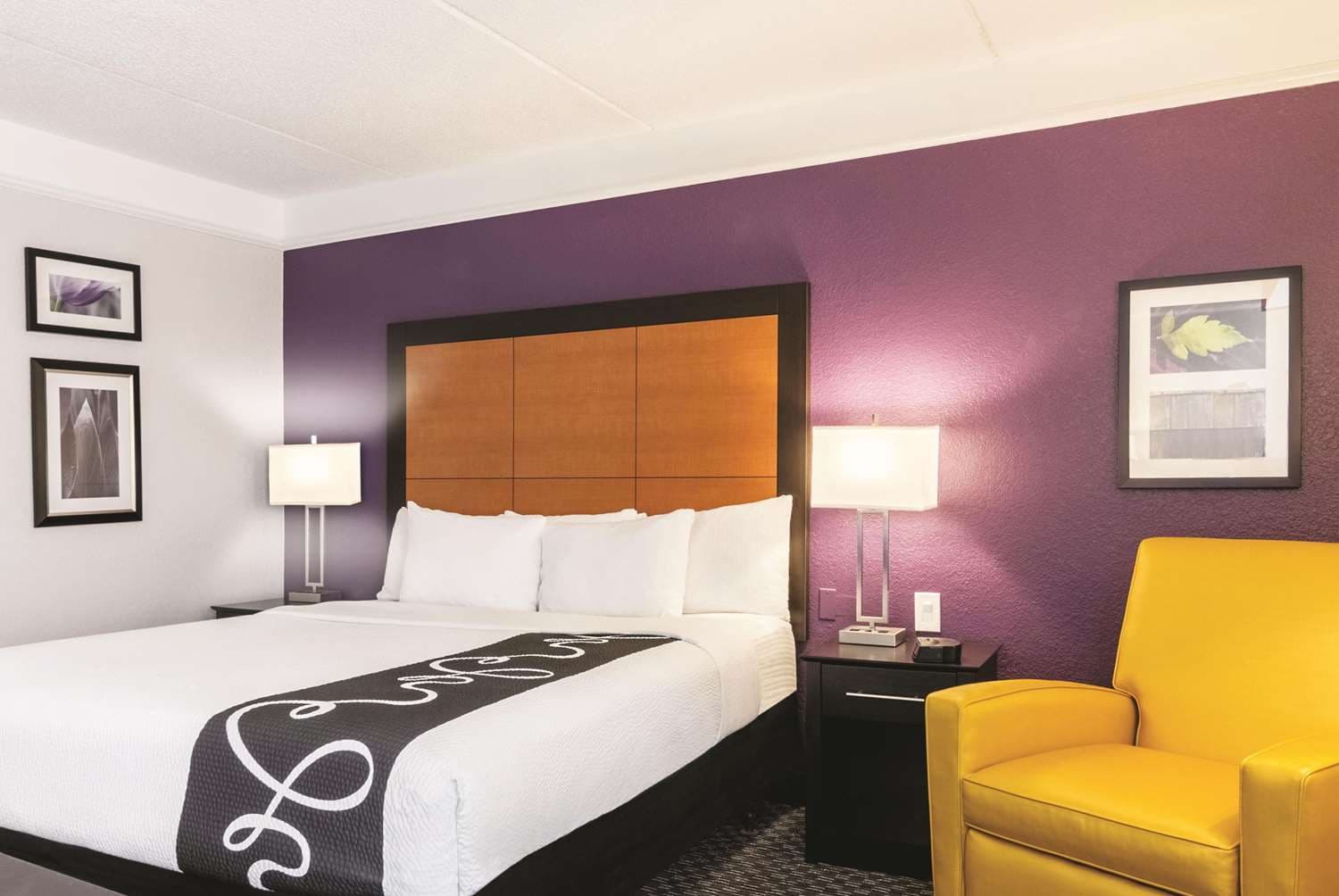 La Quinta Inn & Suites by Wyndham Orlando Airport