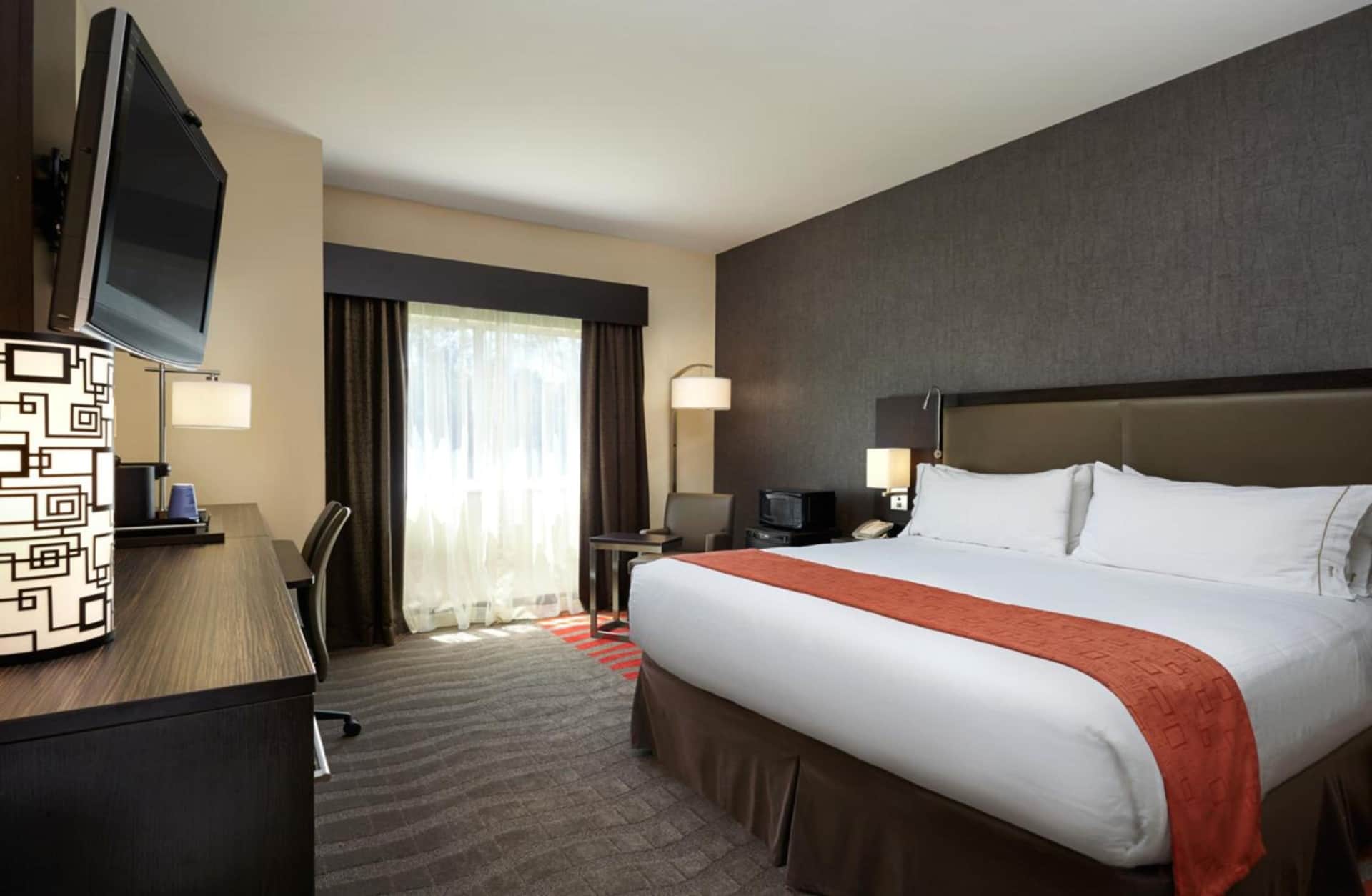Holiday Inn Express & Suites - Naples Downtown - 5th Avenue