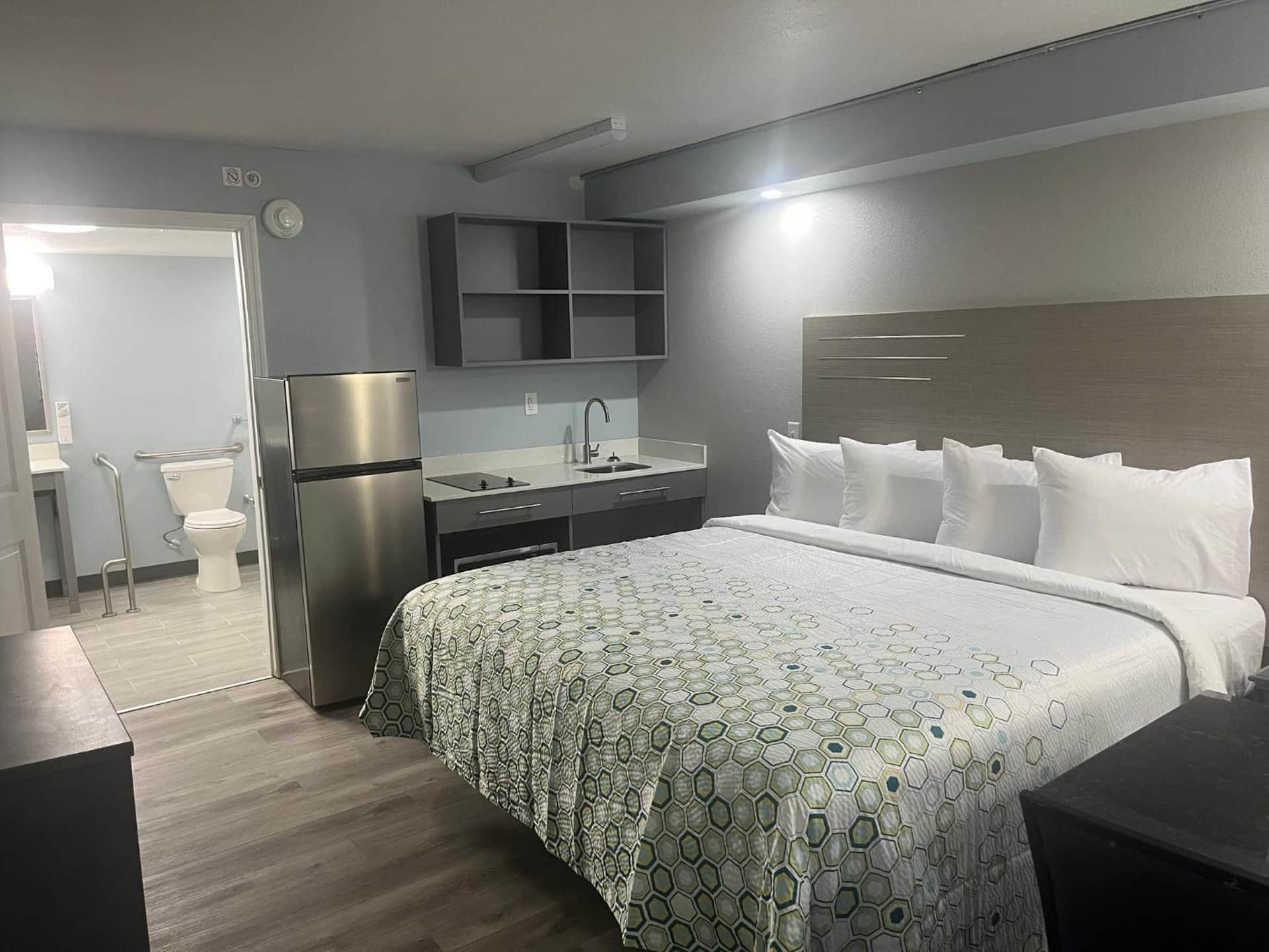 HomeTowne Suites Athens TN