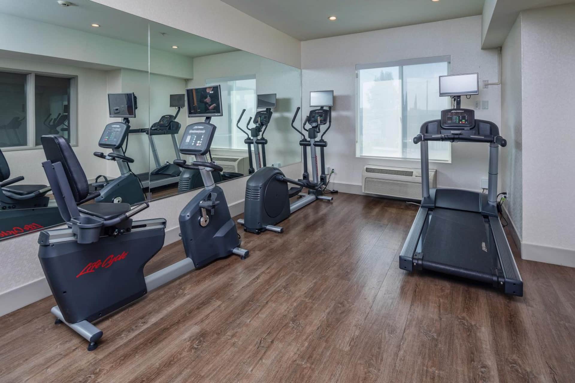 Holiday Inn Express & Suites Modesto