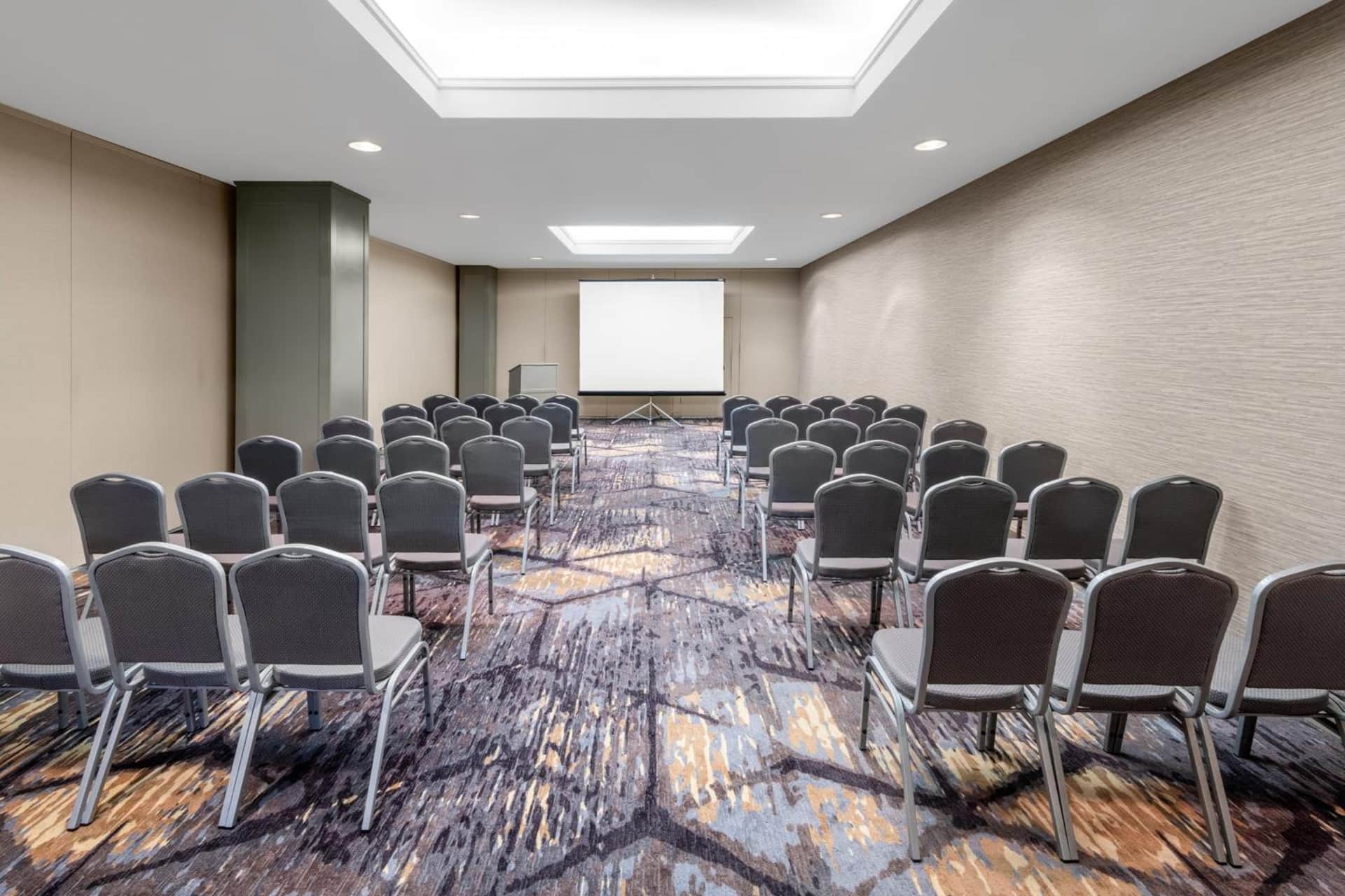 Holiday Inn and Suites Pittsfield-Berkshires