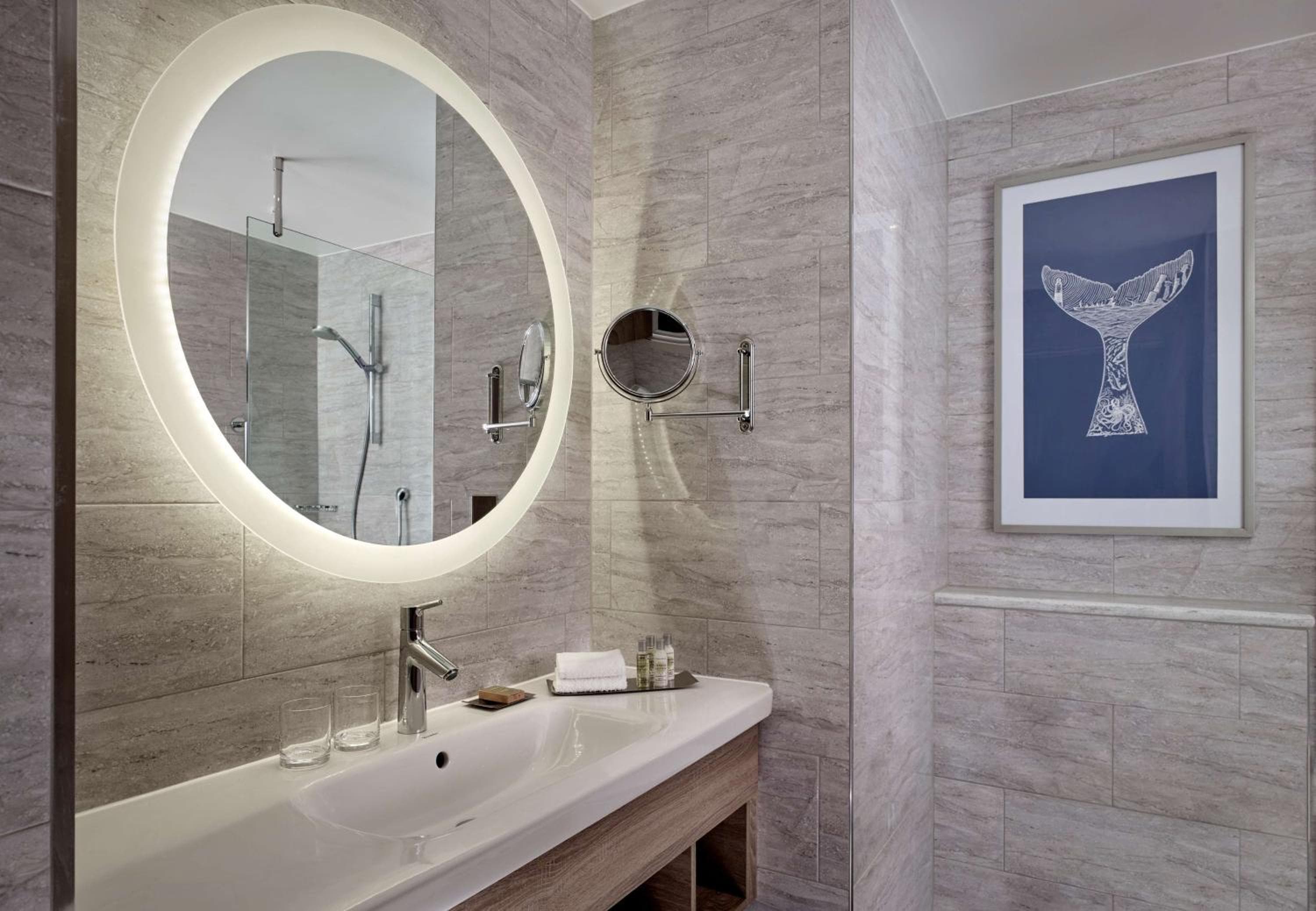 DoubleTree by Hilton Hull