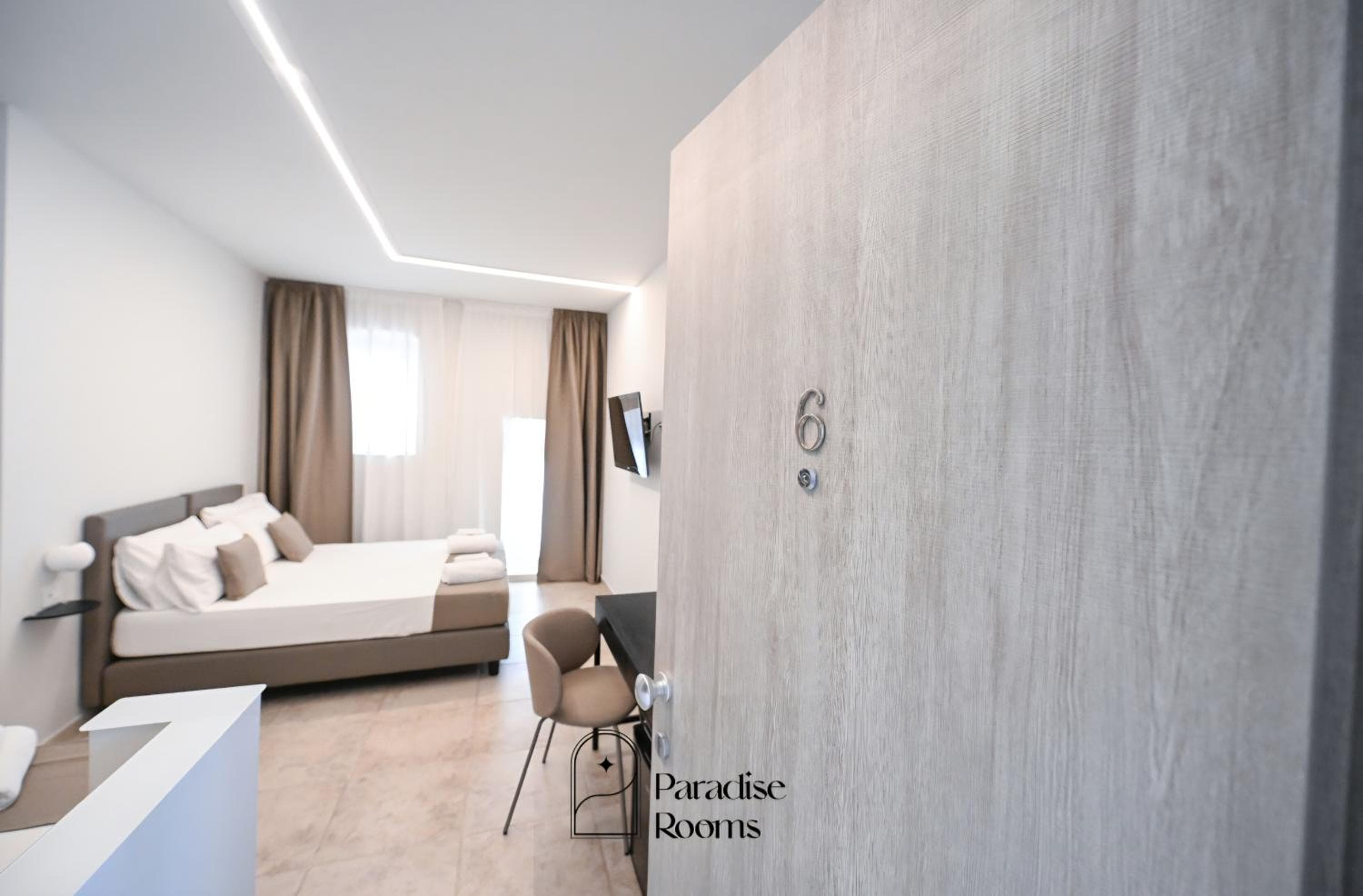 Hotel Paradise Rooms