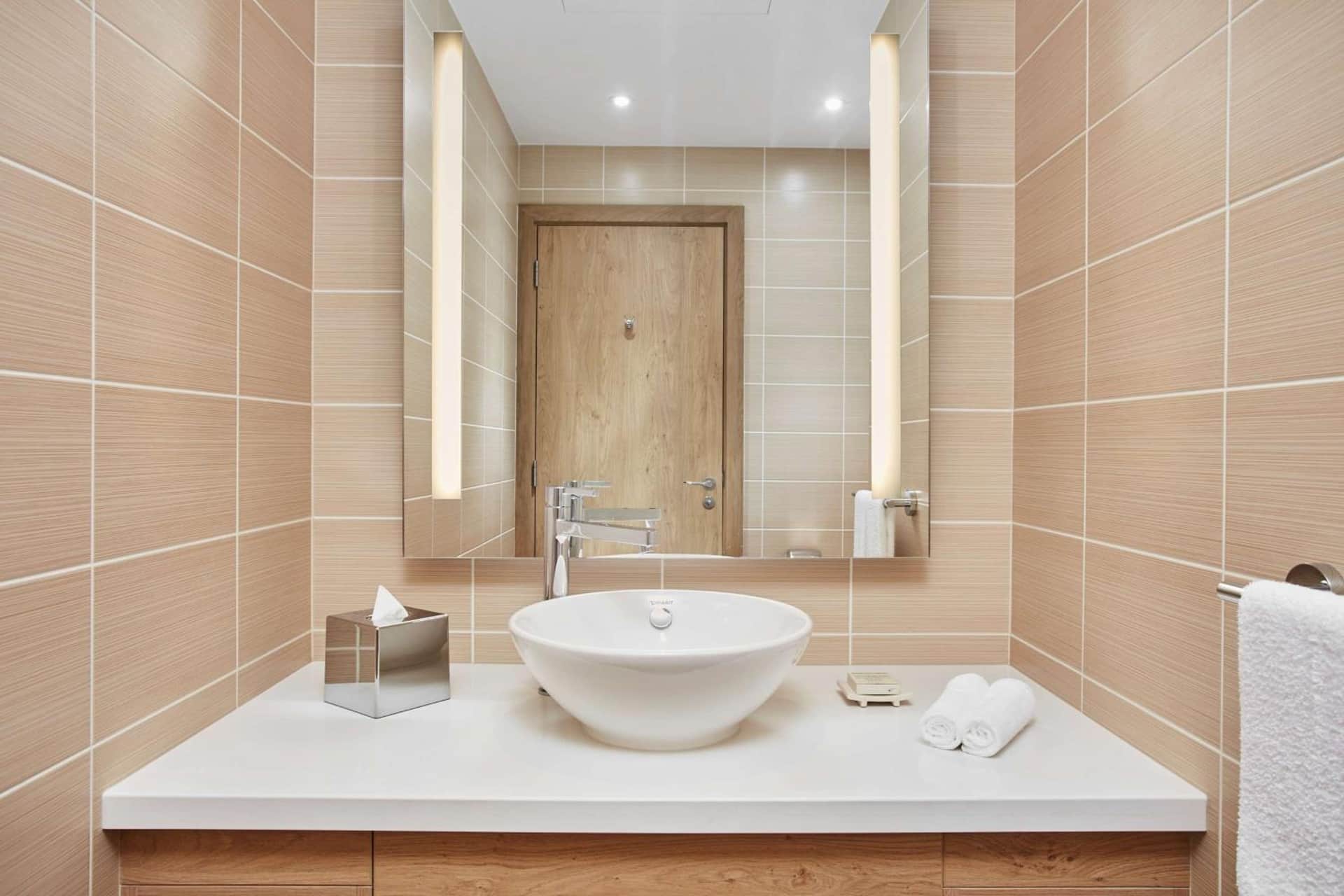 Hilton Garden Inn Dubai, Mall Avenue