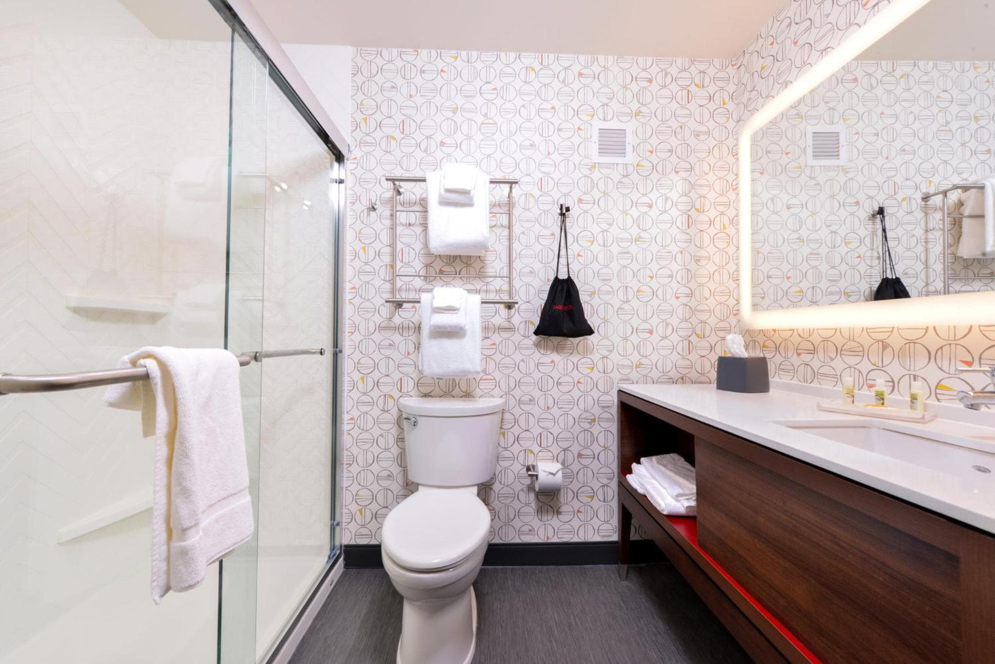 Holiday Inn & Suites Farmington Hills - Detroit NW by IHG